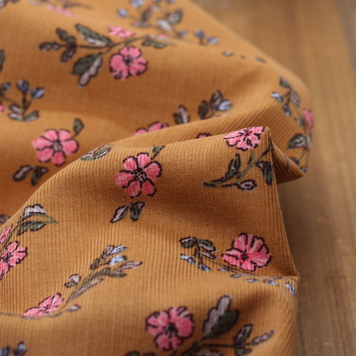 Tissu Velours milleraies - LINA - Camel (vendu x10cm) Tissus DOMOTEX | Gaspard et Léonie Tissus en ligne et Mercerie à Toulouse