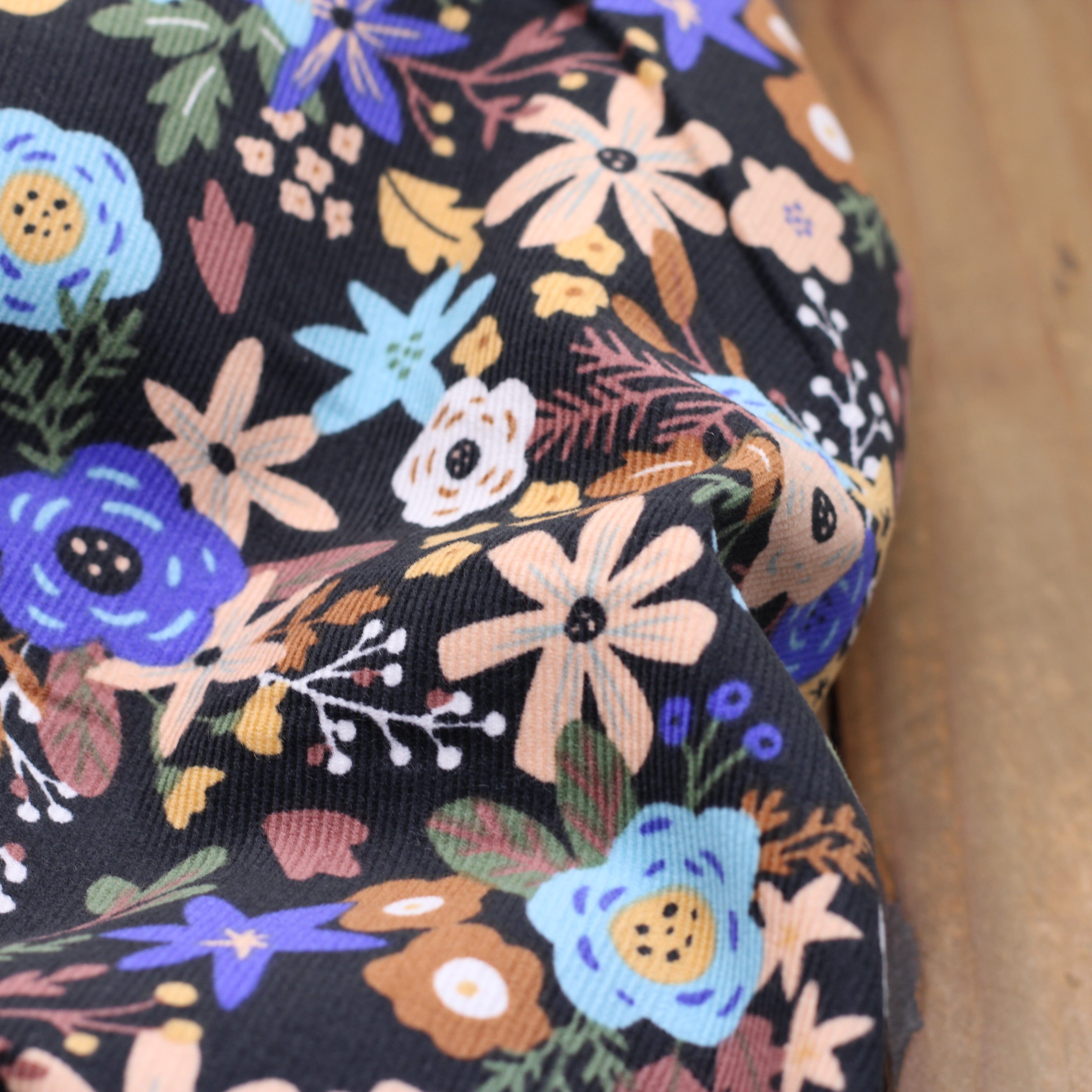 Tissu Velours milleraies - OLGA - Noir (vendu x10cm) Tissus DOMOTEX | Gaspard et Léonie Tissus en ligne et Mercerie à Toulouse