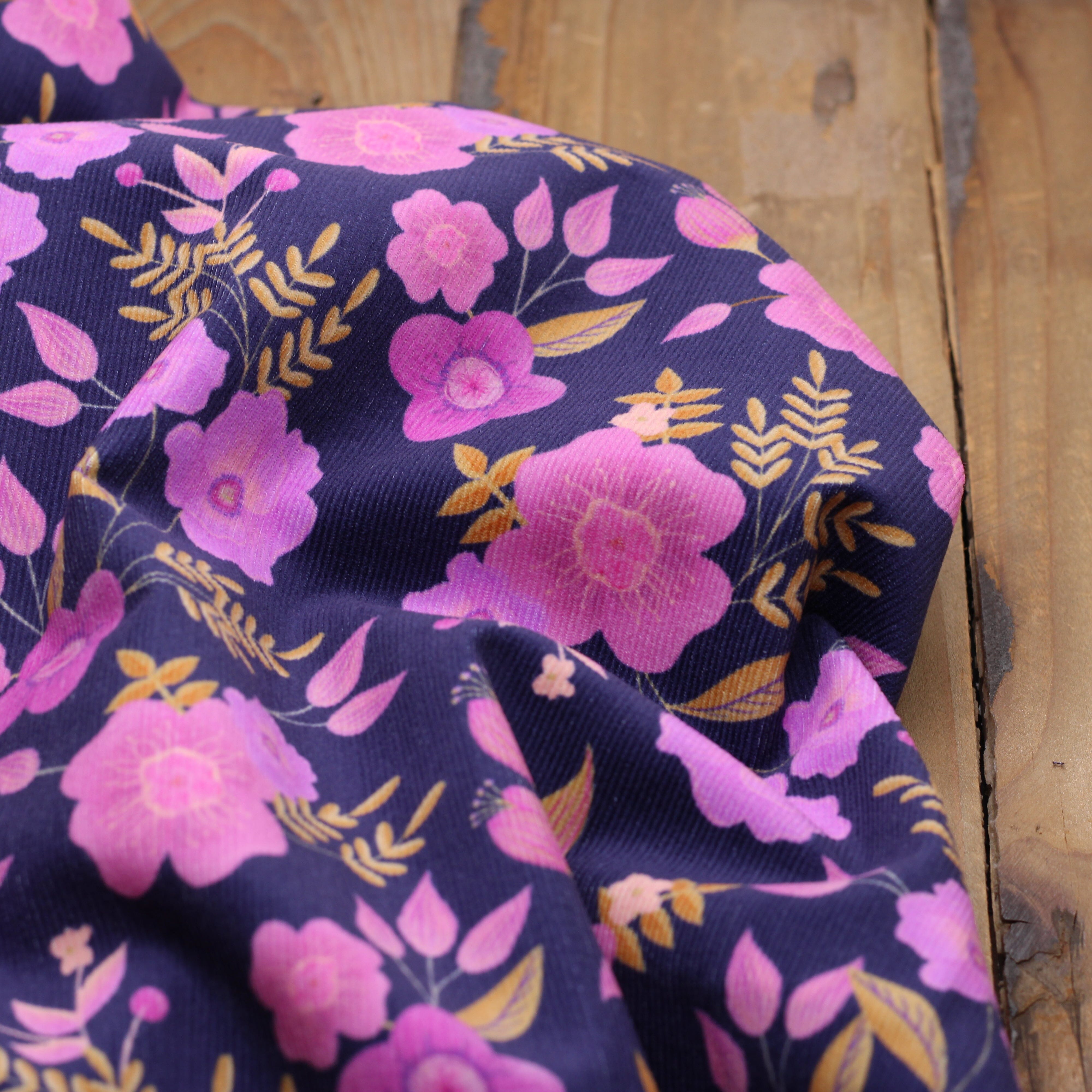 Tissu Velours milleraies - VIOLET FLOWERS - Bleu Marine - POPPY DESIGNED FOR YOU (vendu x10cm) Tissus POPPY Designed For You | Gaspard et Léonie Tissus en ligne et Mercerie à Toulouse