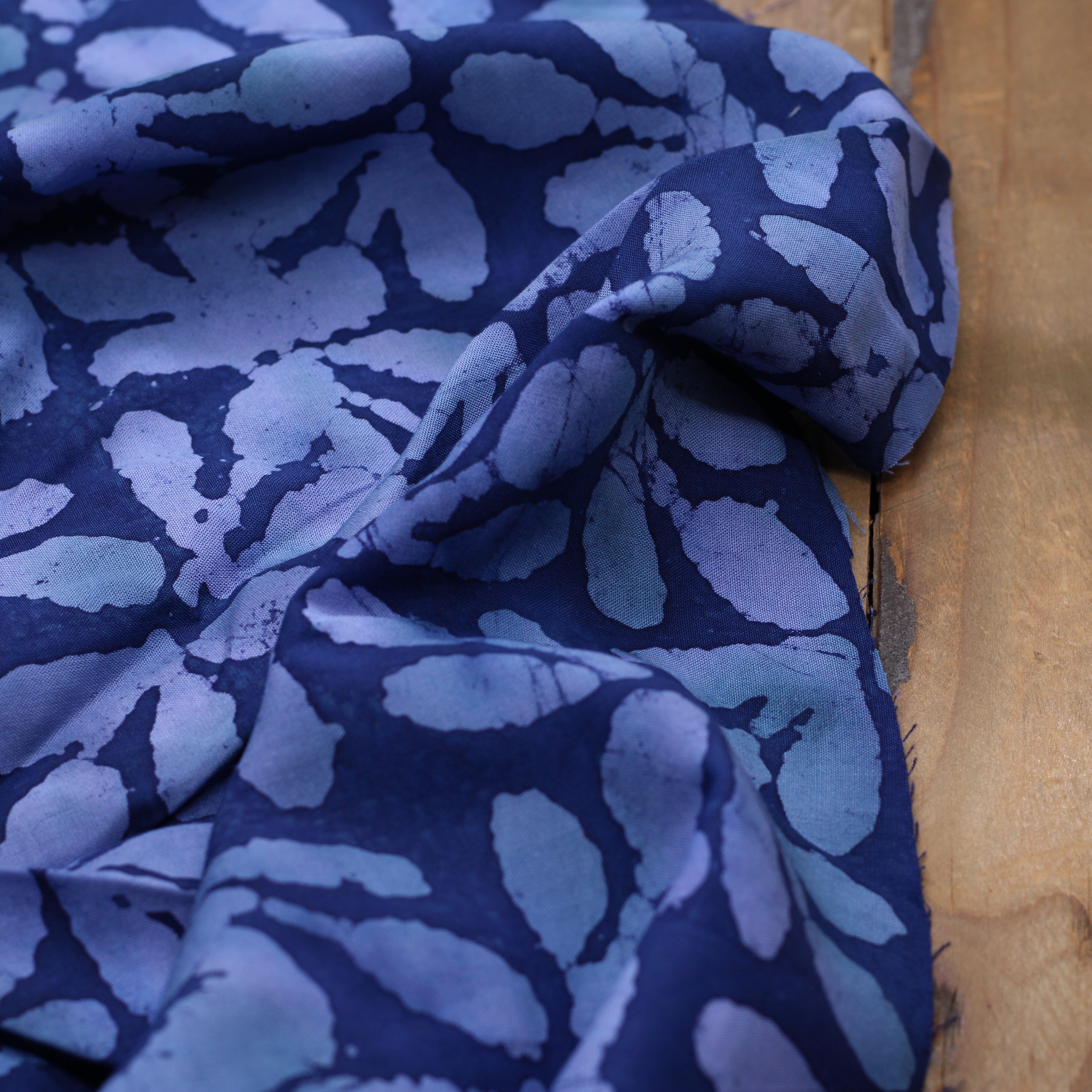 Tissu Viscose Batik #13 - Marine (Vendu x10cm) Tissus Sélection Gaspard & Léonie | Gaspard et Léonie Tissus en ligne et Mercerie à Toulouse