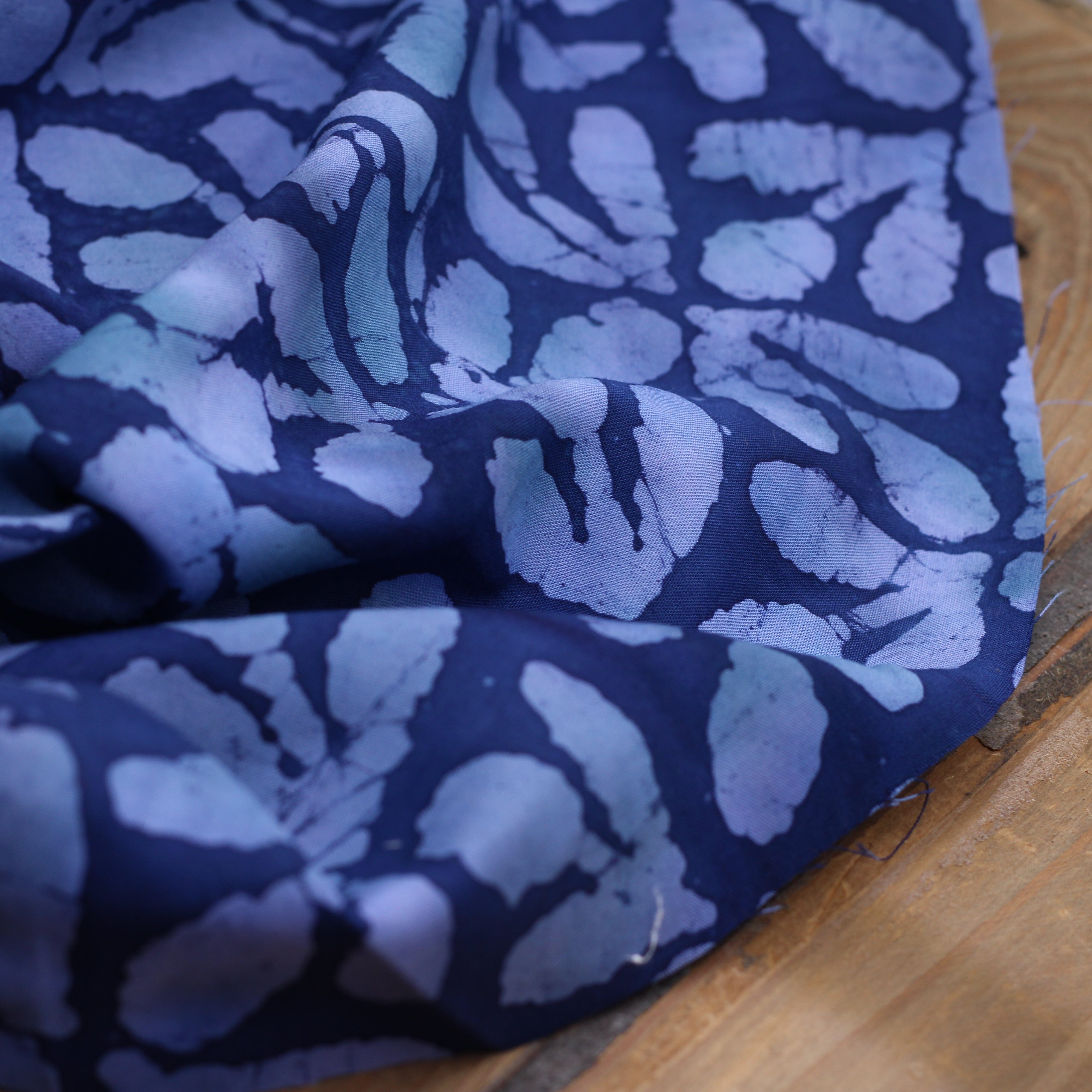 Tissu Viscose Batik #13 - Marine (Vendu x10cm) Tissus Sélection Gaspard & Léonie | Gaspard et Léonie Tissus en ligne et Mercerie à Toulouse