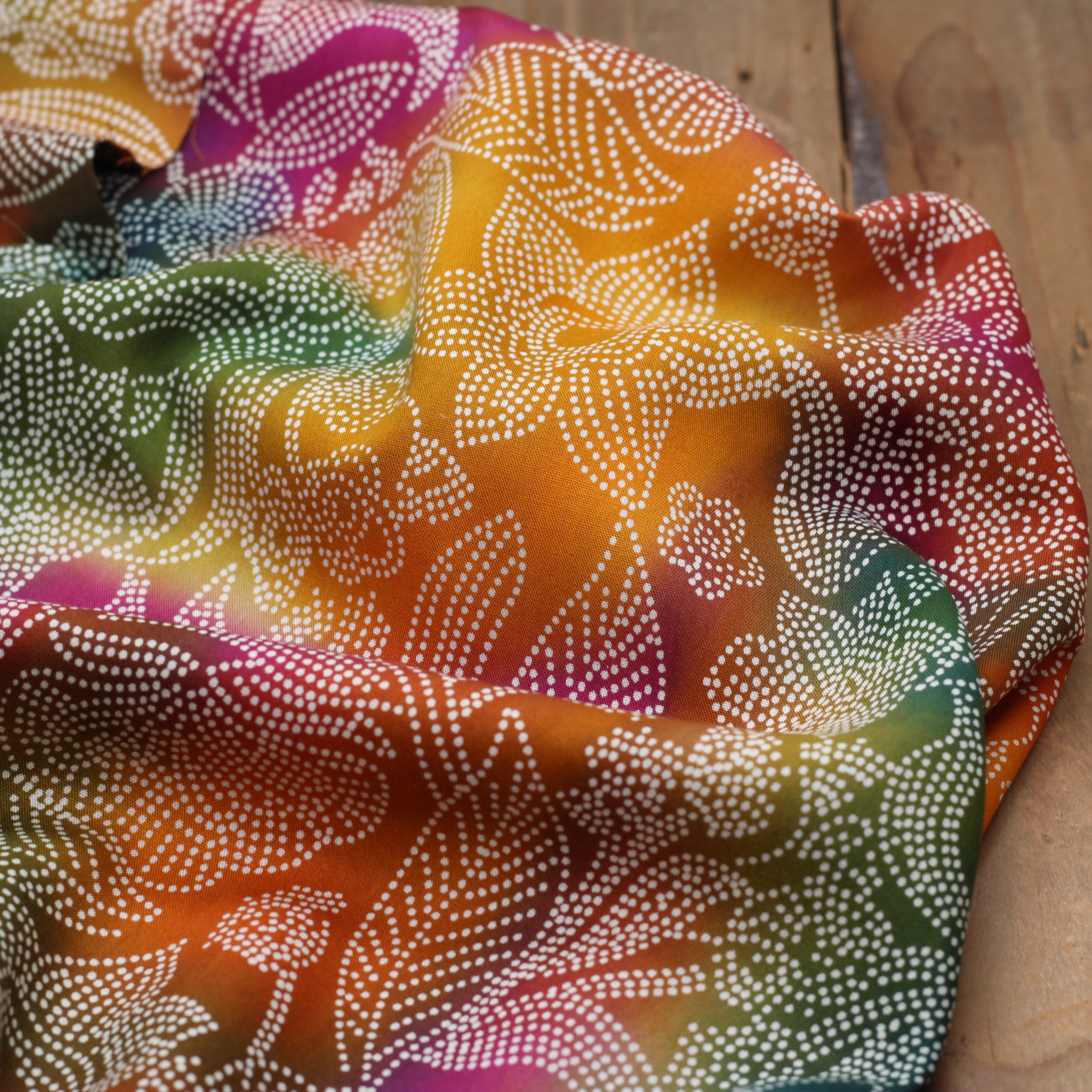 Tissu Viscose Batik #9 -FLOWERS (Vendu x10cm) Tissus Sélection Gaspard & Léonie | Gaspard et Léonie Tissus en ligne et Mercerie à Toulouse