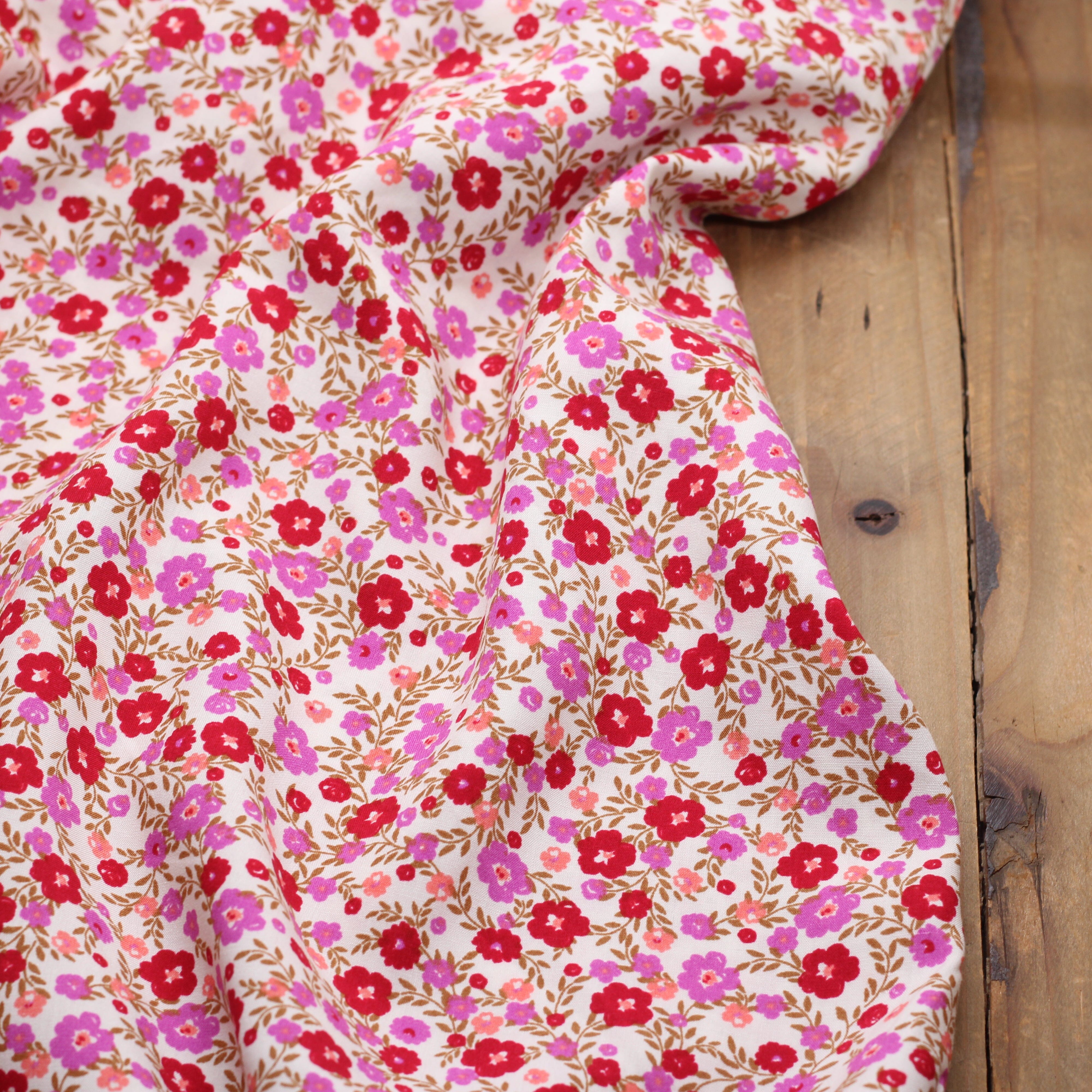 Tissu Viscose - FLEUR - Blanc cassé (vendu x10cm) Tissus Sélection Gaspard & Léonie | Gaspard et Léonie Tissus en ligne et Mercerie à Toulouse