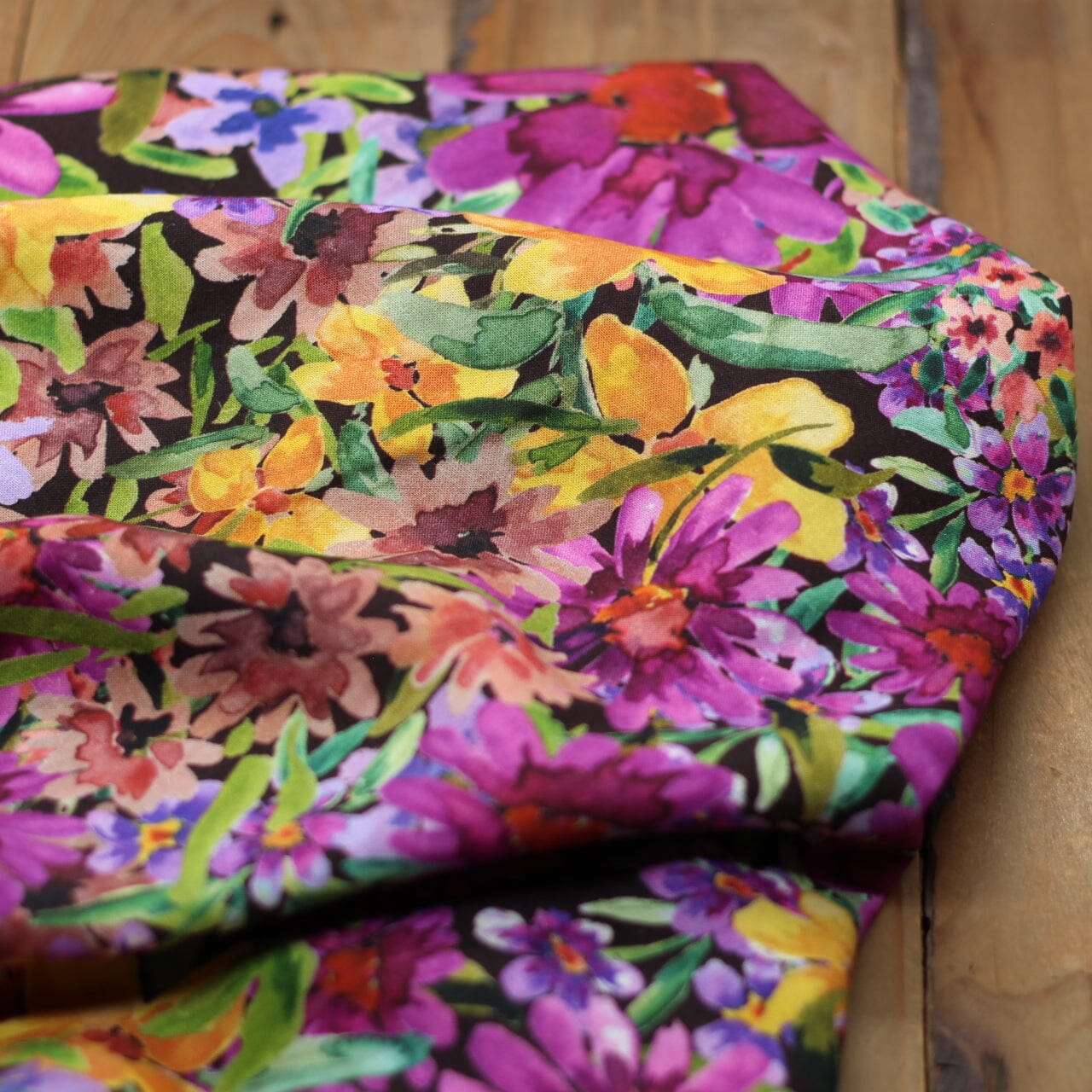 Tissu Viscose Fleuri - MELANIA - Noir (Vendu x10cm) Tissus Sélection Gaspard & Léonie | Gaspard et Léonie Tissus en ligne et Mercerie à Toulouse