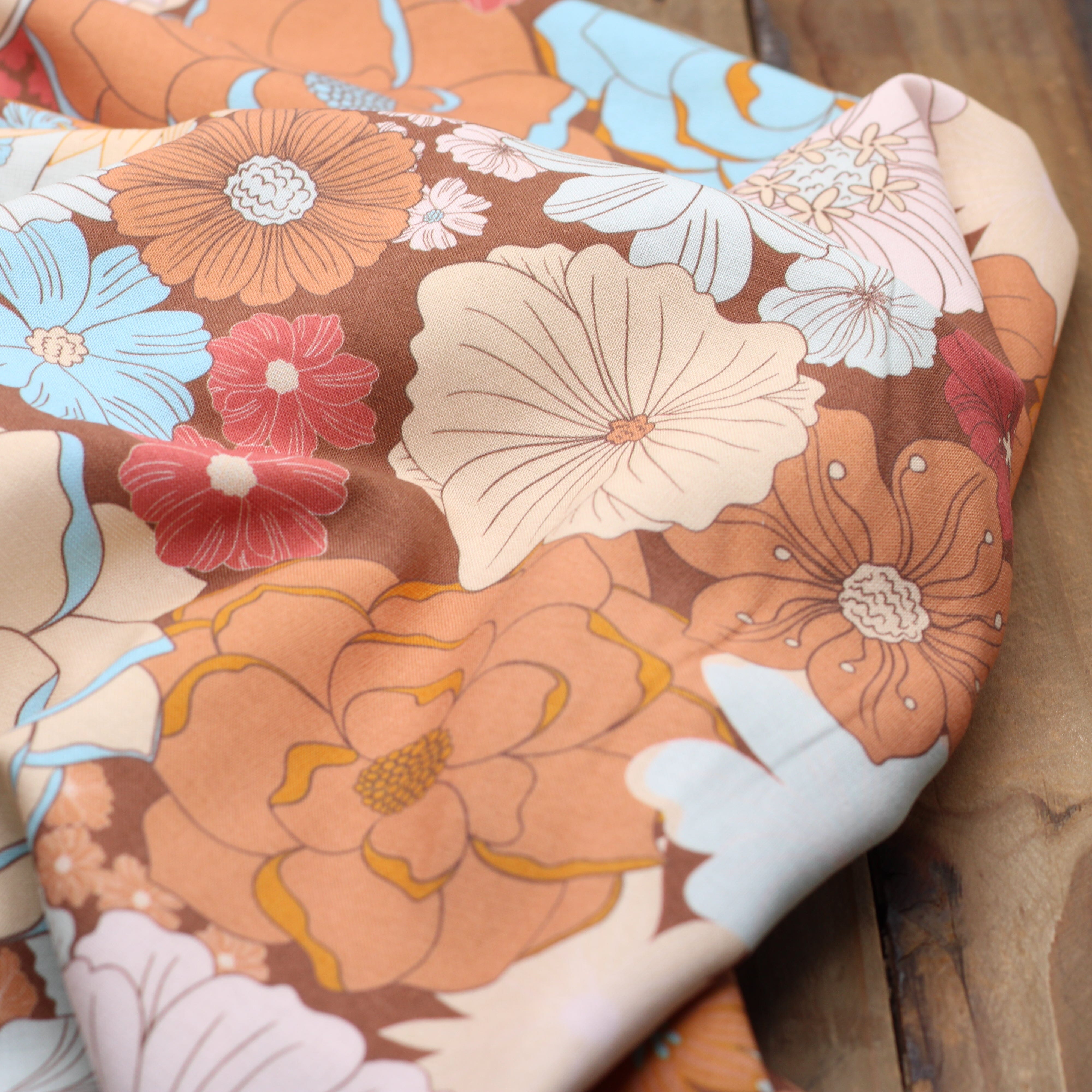 Tissu Viscose Fleuri- MOOS GROOVY FLOWERS - Chocolat/bleu (vendu x10cm) Tissus Sélection Gaspard & Léonie | Gaspard et Léonie Tissus en ligne et Mercerie à Toulouse
