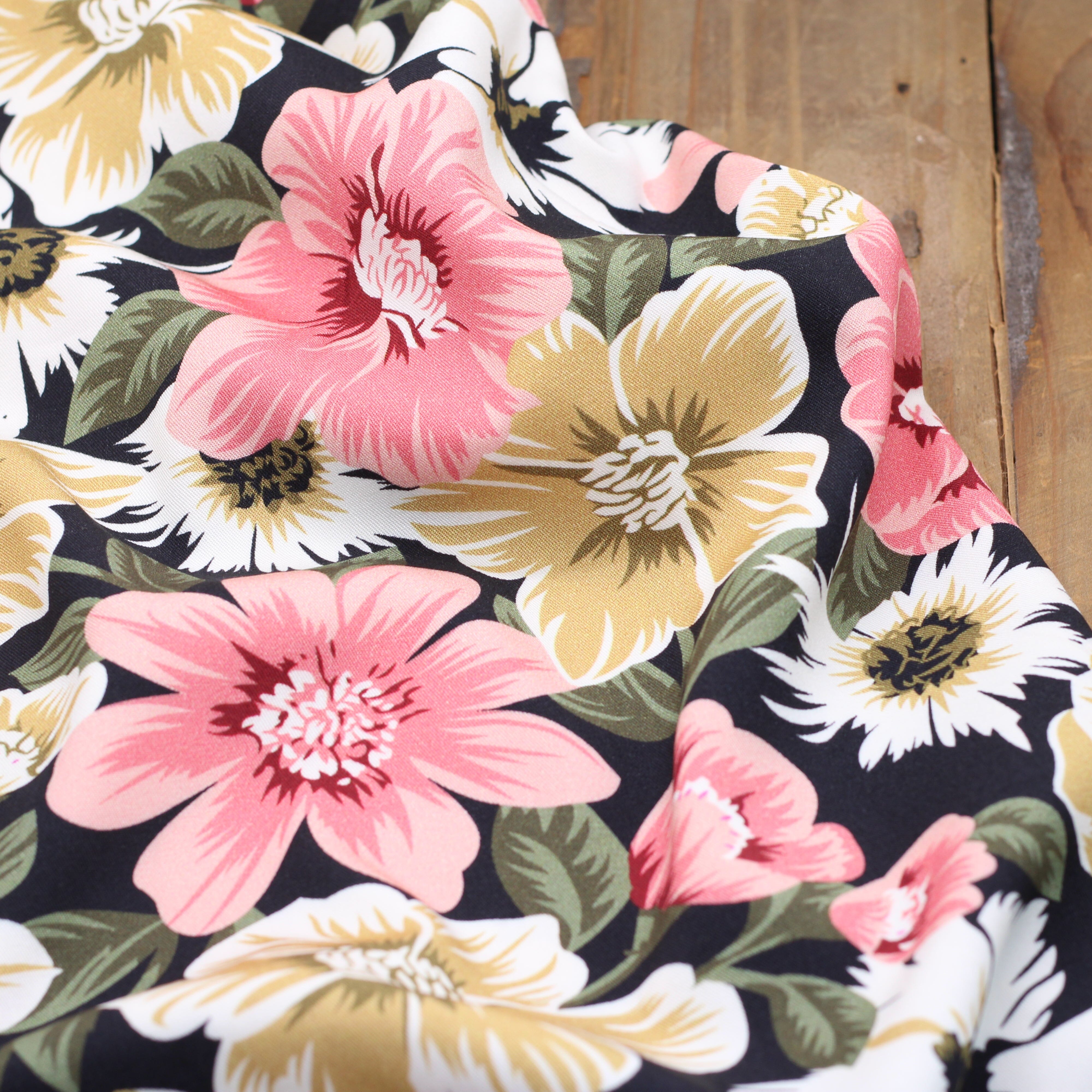 Tissu Viscose Fleuri Stretch SUZANNE - Noir (Vendu x10cm) Tissus Sélection Gaspard & Léonie | Gaspard et Léonie Tissus en ligne et Mercerie à Toulouse