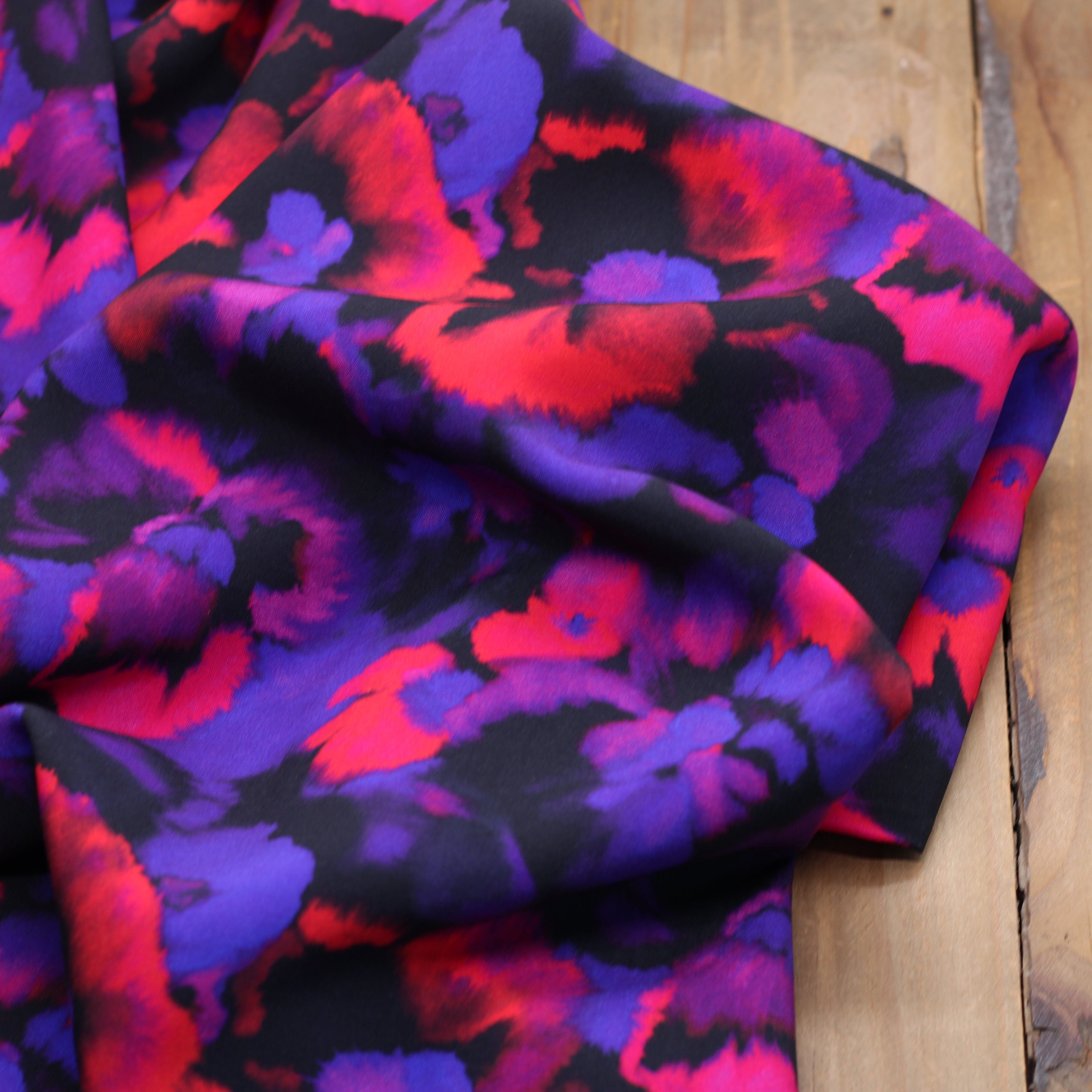 Tissu Viscose Fleuri - VICKI - Noir (vendu x10cm) Tissus Sélection Gaspard & Léonie | Gaspard et Léonie Tissus en ligne et Mercerie à Toulouse