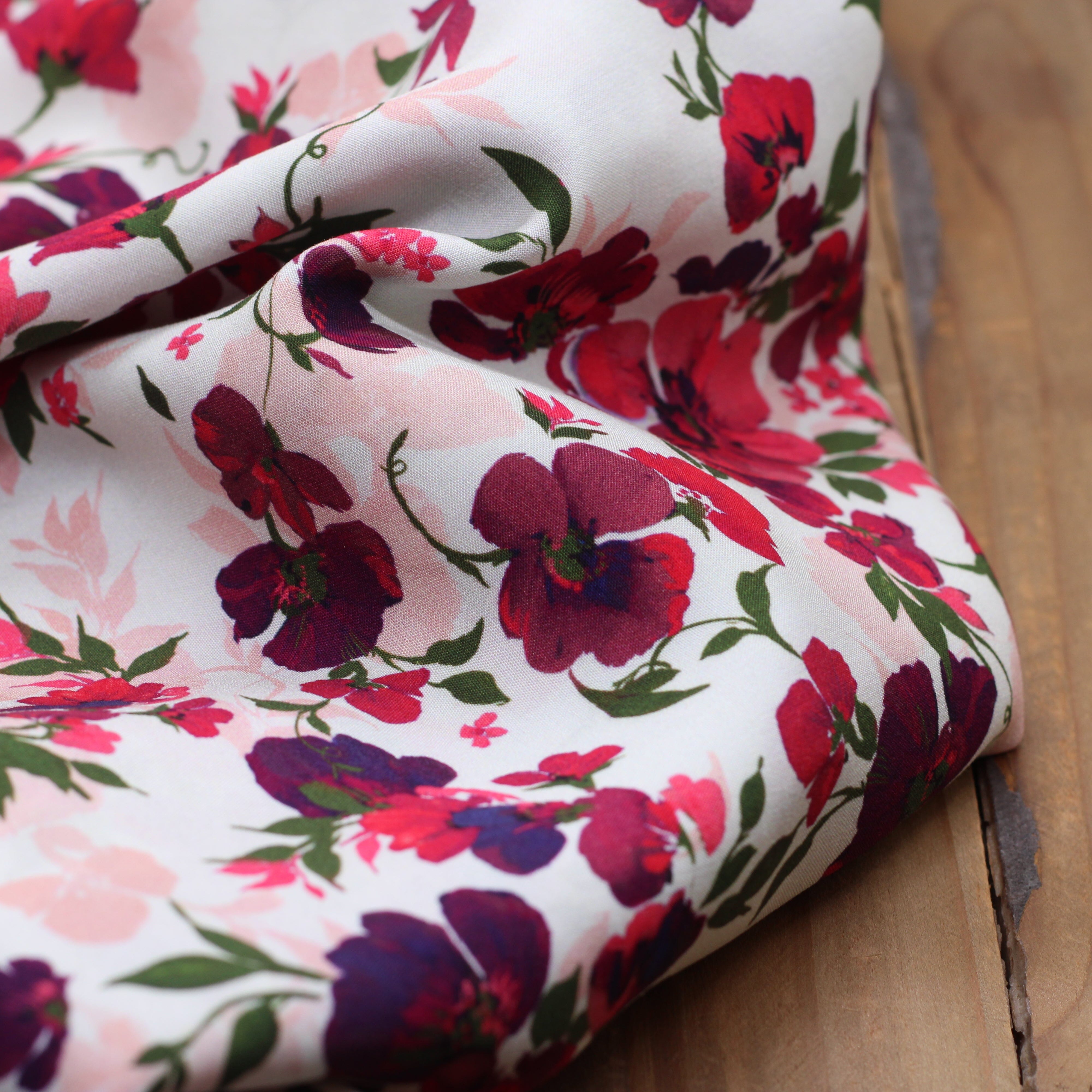 Tissu Viscose Fleurie - Blanc cassé (vendu x10cm) Tissus Sélection Gaspard & Léonie | Gaspard et Léonie Tissus en ligne et Mercerie à Toulouse