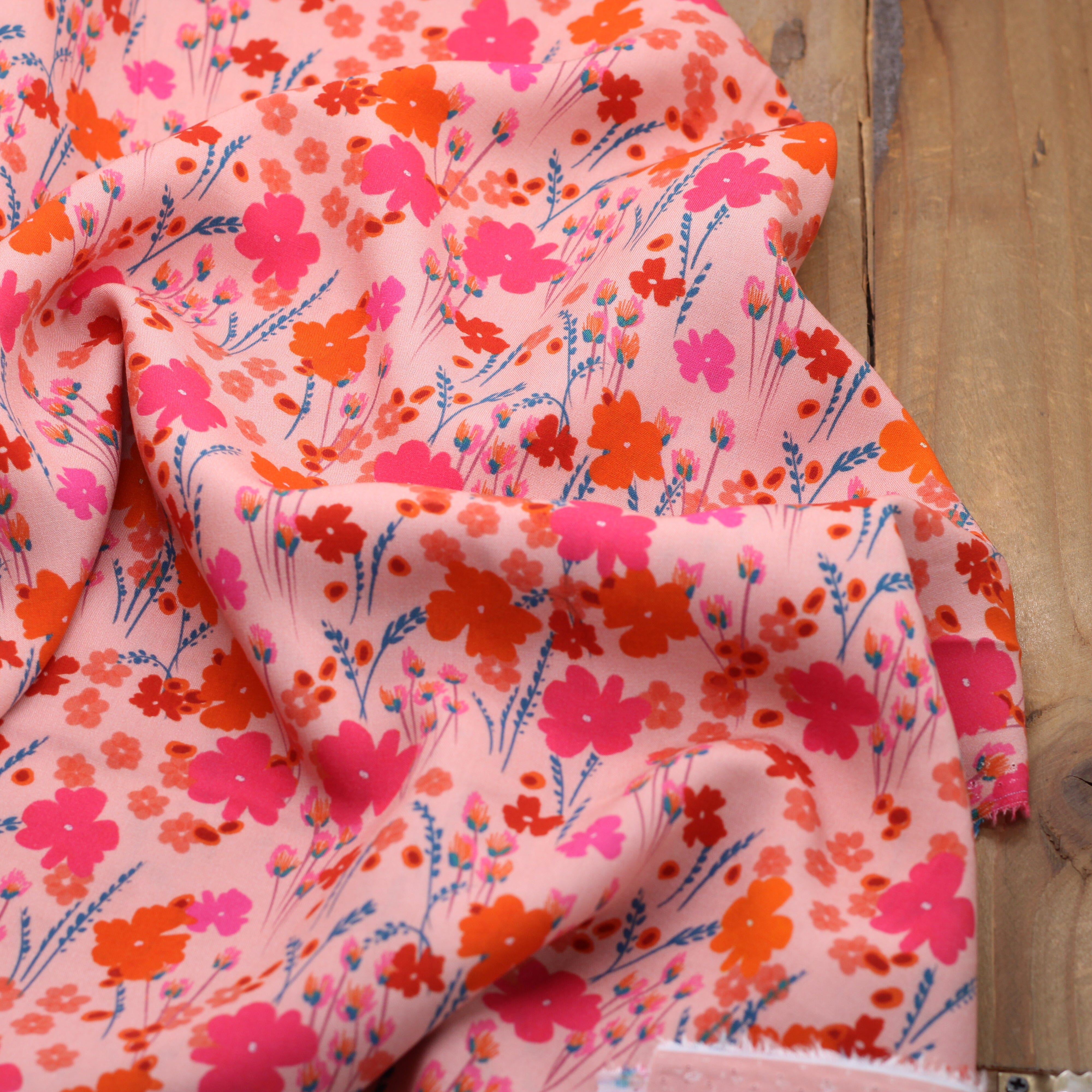 Tissu Viscose Fleurie - CORALIE - Corail (vendu x10cm) Tissus Sélection Gaspard & Léonie | Gaspard et Léonie Tissus en ligne et Mercerie à Toulouse