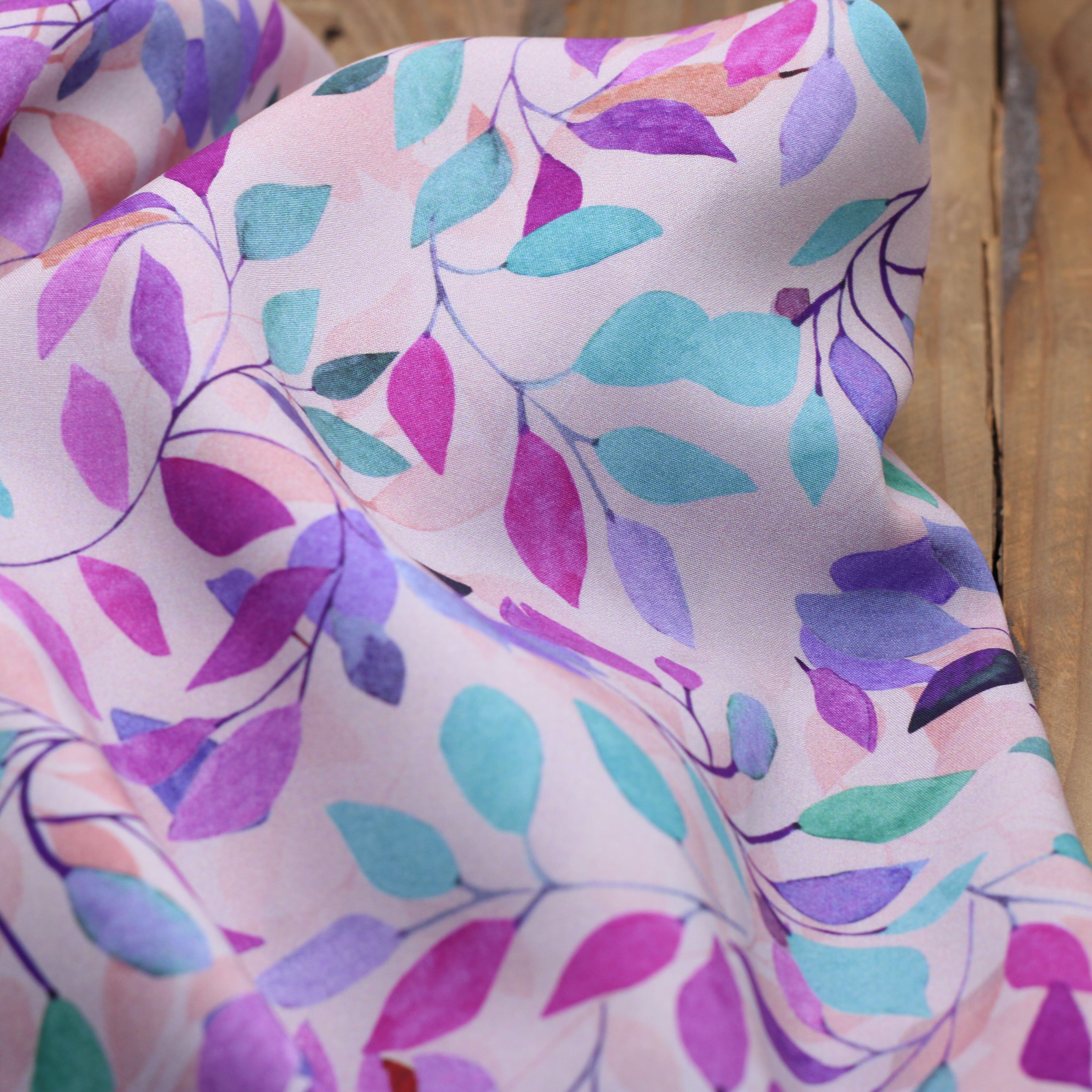 Tissu Viscose Fleurie - LEAVY - Gris (vendu x10cm) Tissus Sélection Gaspard & Léonie | Gaspard et Léonie Tissus en ligne et Mercerie à Toulouse