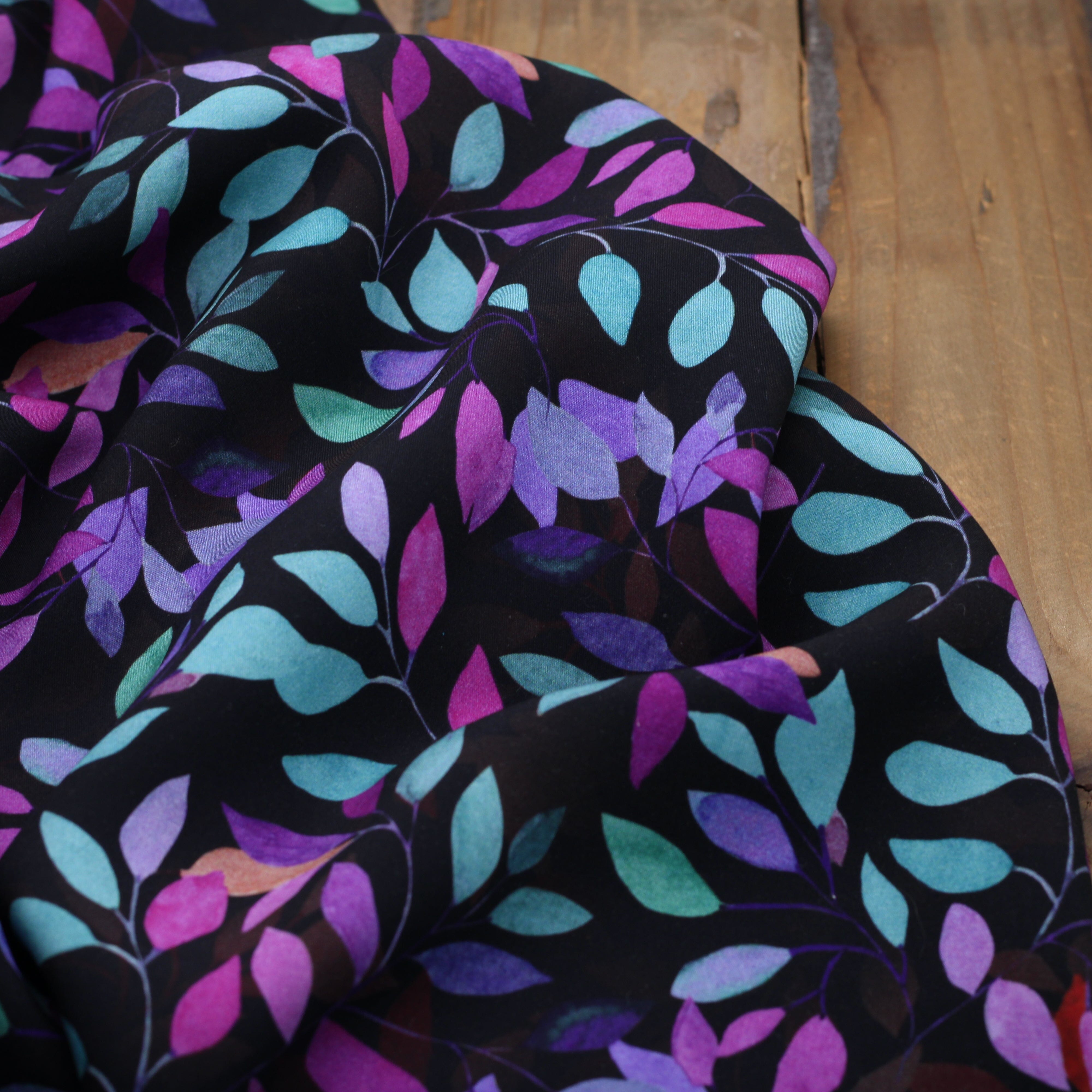 Tissu Viscose Fleurie - LEAVY - Noir (vendu x10cm) Tissus Sélection Gaspard & Léonie | Gaspard et Léonie Tissus en ligne et Mercerie à Toulouse