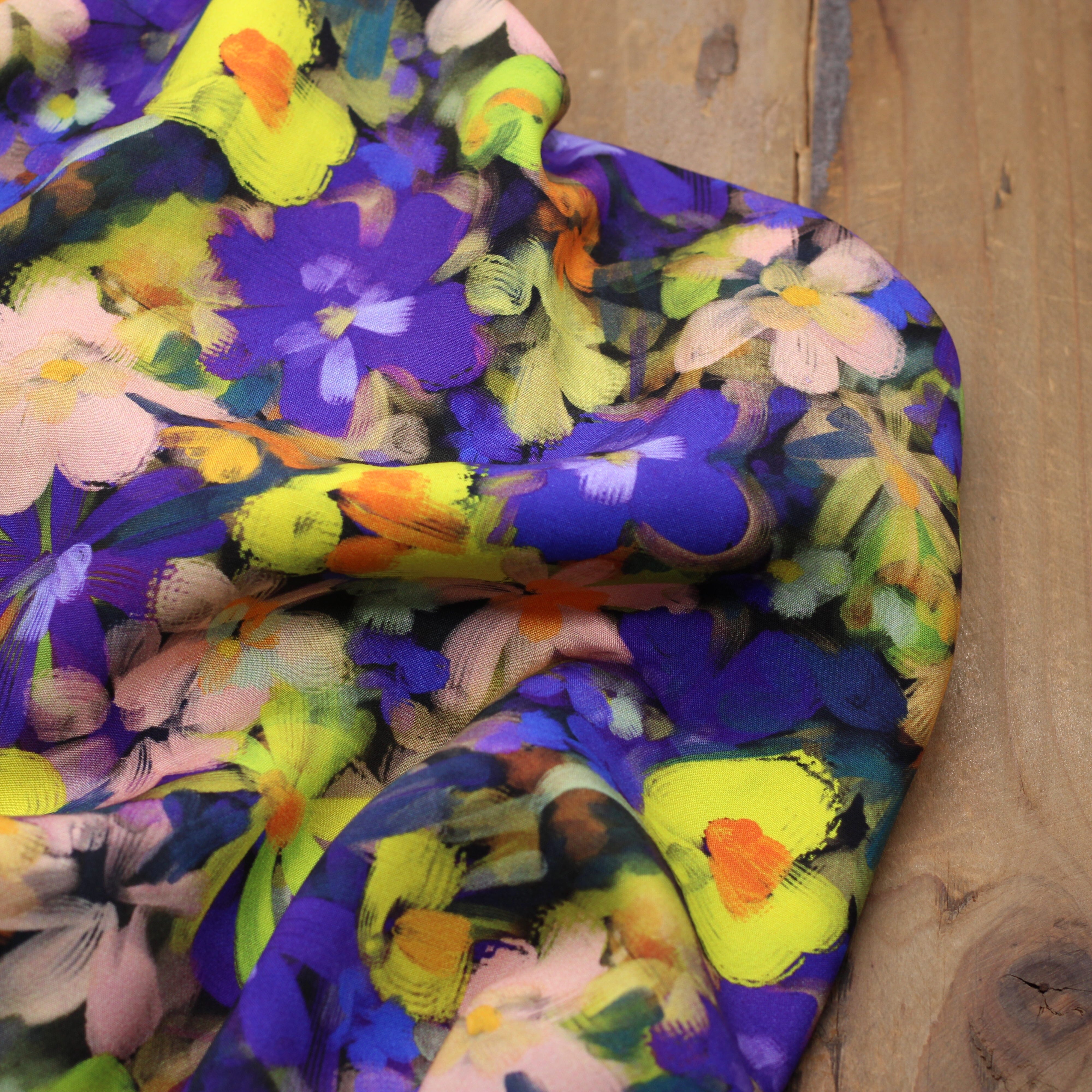 Tissu Viscose Fleurie - RUBY - Noir (vendu x10cm) Tissus Sélection Gaspard & Léonie | Gaspard et Léonie Tissus en ligne et Mercerie à Toulouse