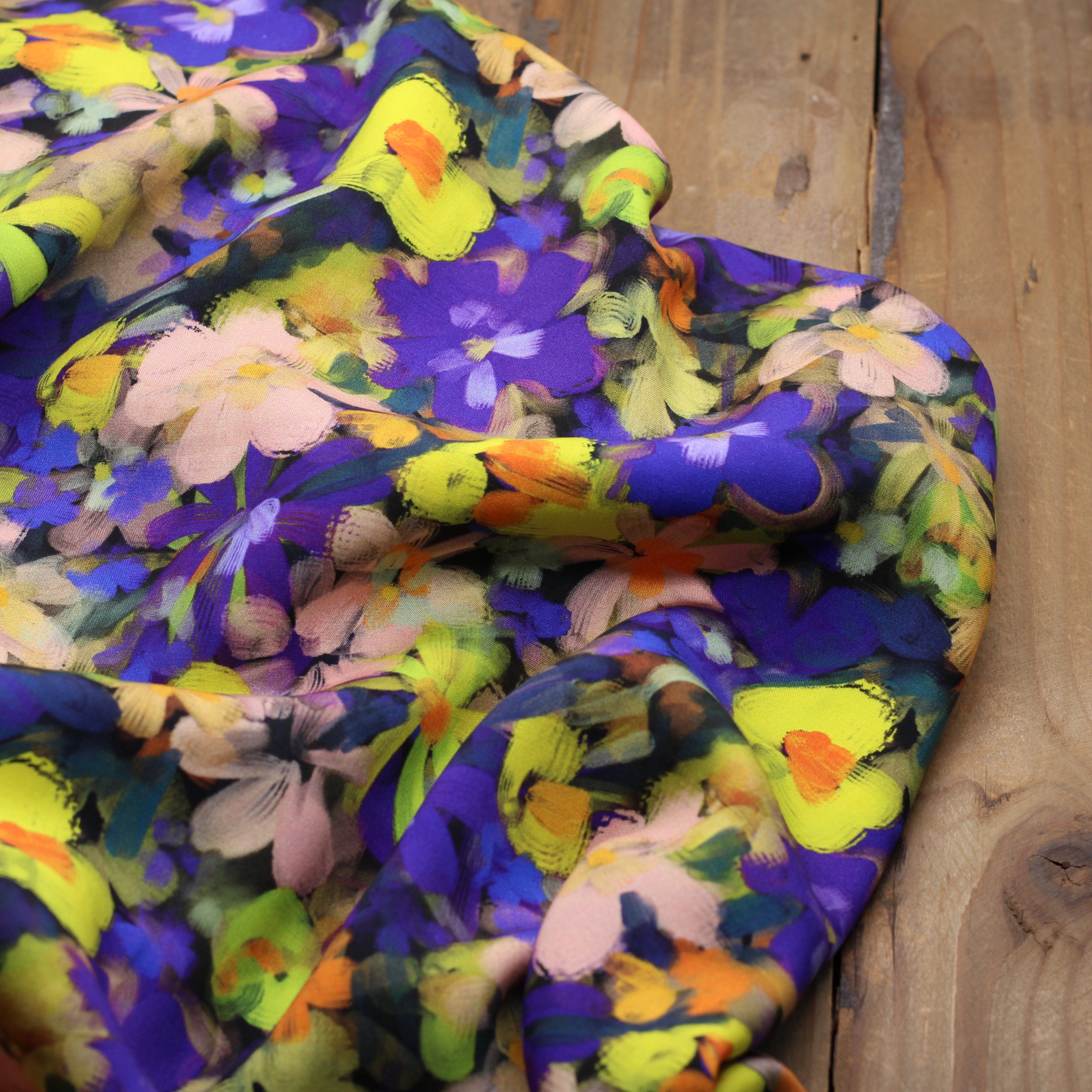 Tissu Viscose Fleurie - RUBY - Noir (vendu x10cm) Tissus Sélection Gaspard & Léonie | Gaspard et Léonie Tissus en ligne et Mercerie à Toulouse