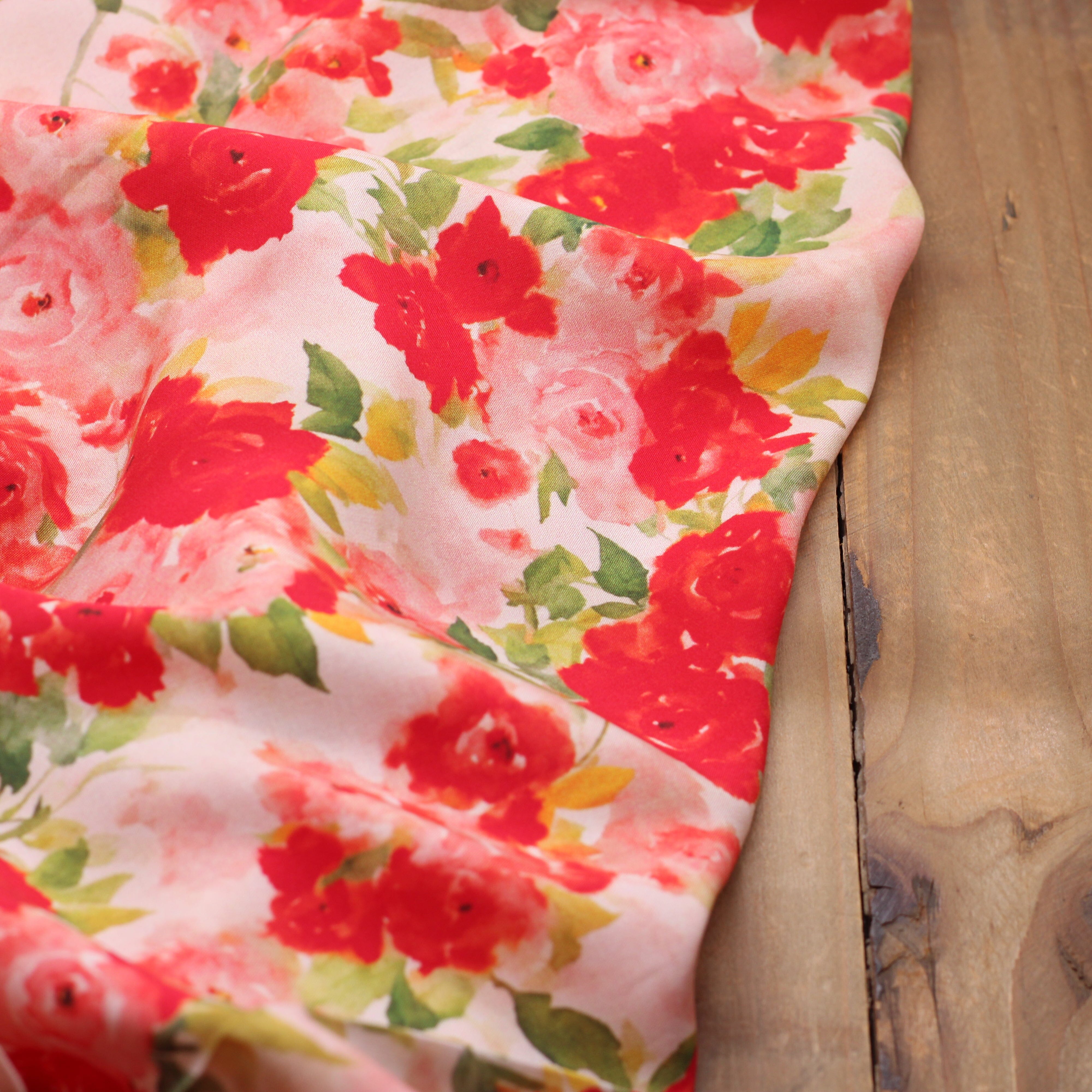 Tissu Viscose - FLOWERS - Rouge (vendu x10cm) Tissus Sélection Gaspard & Léonie | Gaspard et Léonie Tissus en ligne et Mercerie à Toulouse