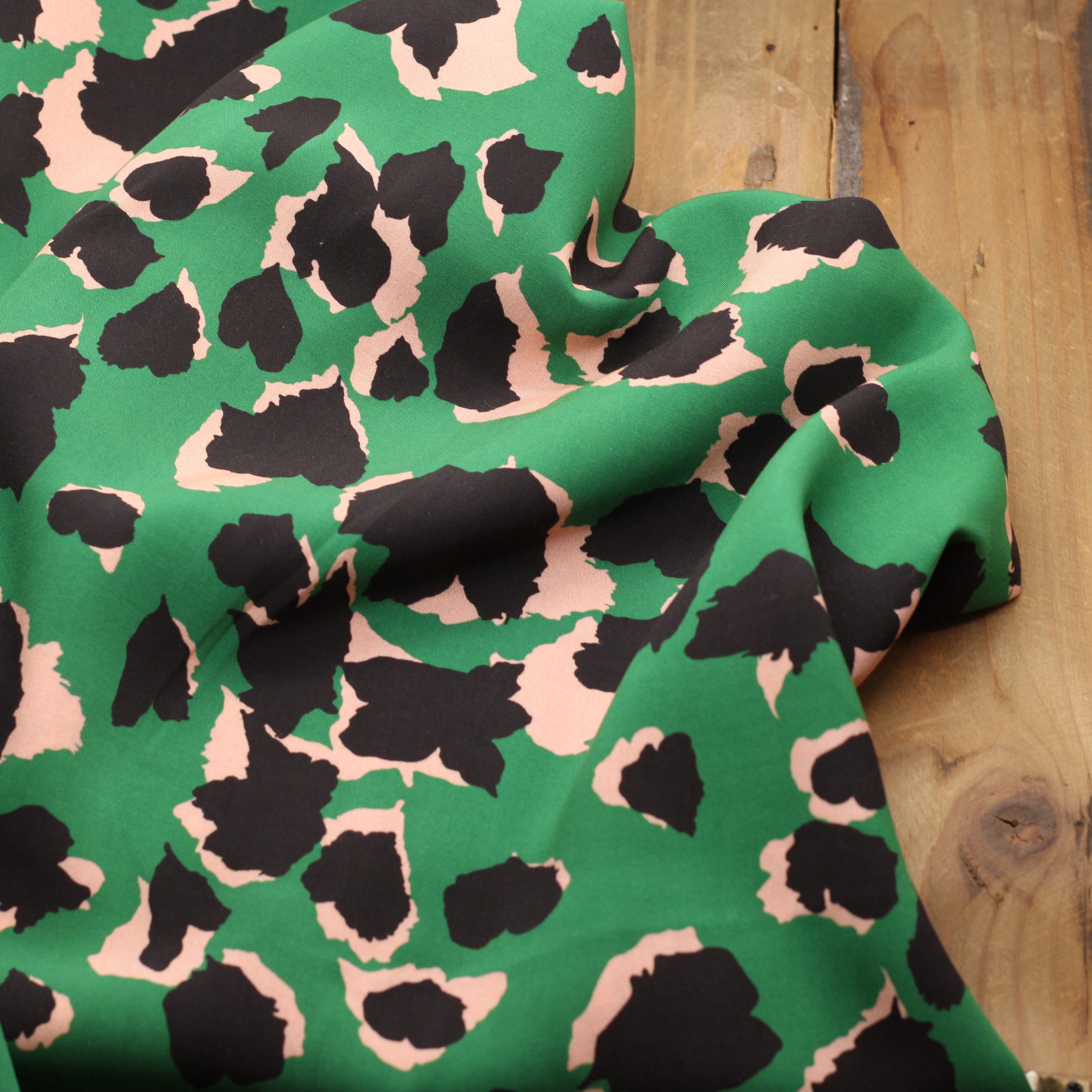 Tissu Viscose - GREEN LEOPARD - Vert (vendu x10cm) Tissus Sélection Gaspard & Léonie | Gaspard et Léonie Tissus en ligne et Mercerie à Toulouse