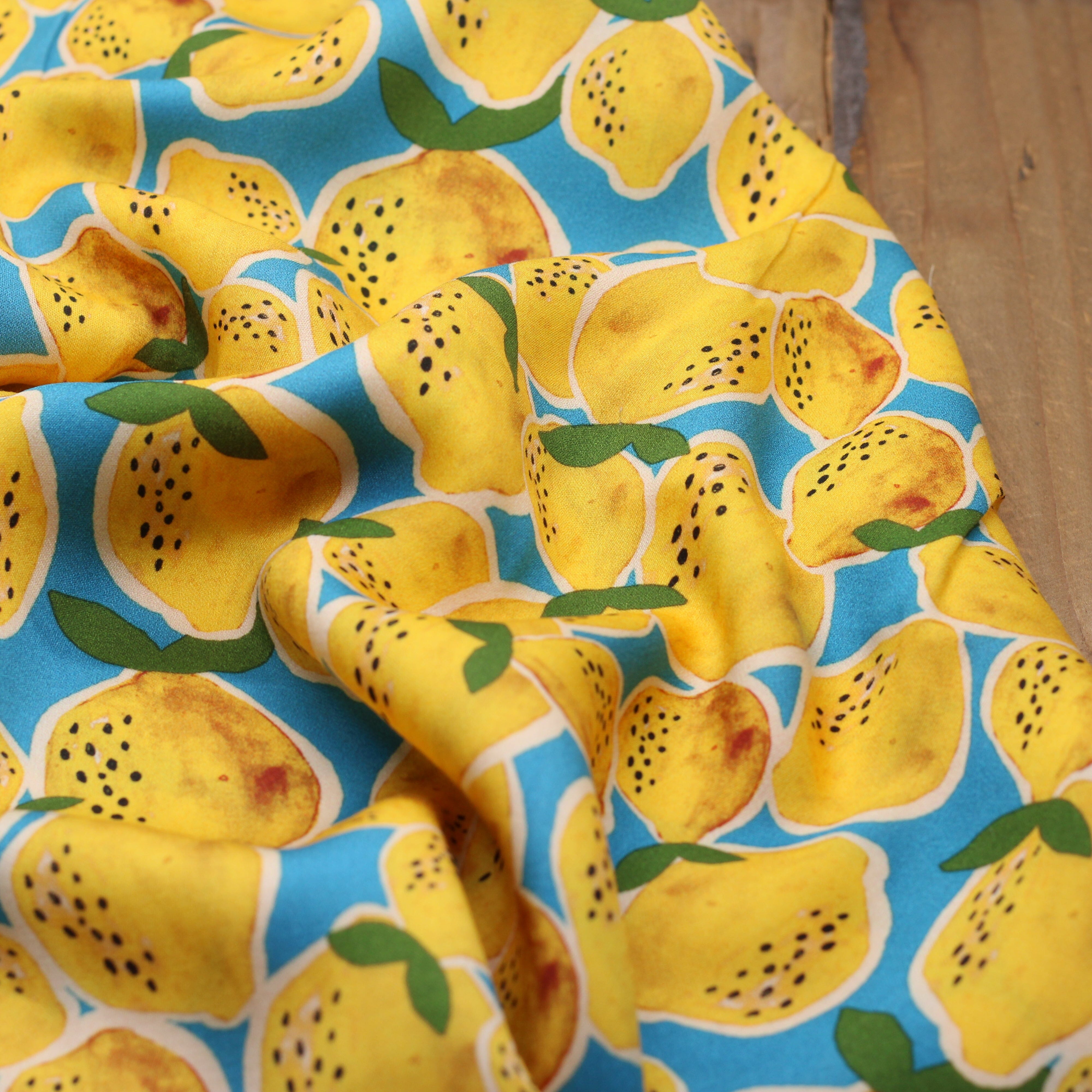 Tissu Viscose - LEMON CITRONS - Bleu (vendu x10cm) Tissus Sélection Gaspard & Léonie | Gaspard et Léonie Tissus en ligne et Mercerie à Toulouse