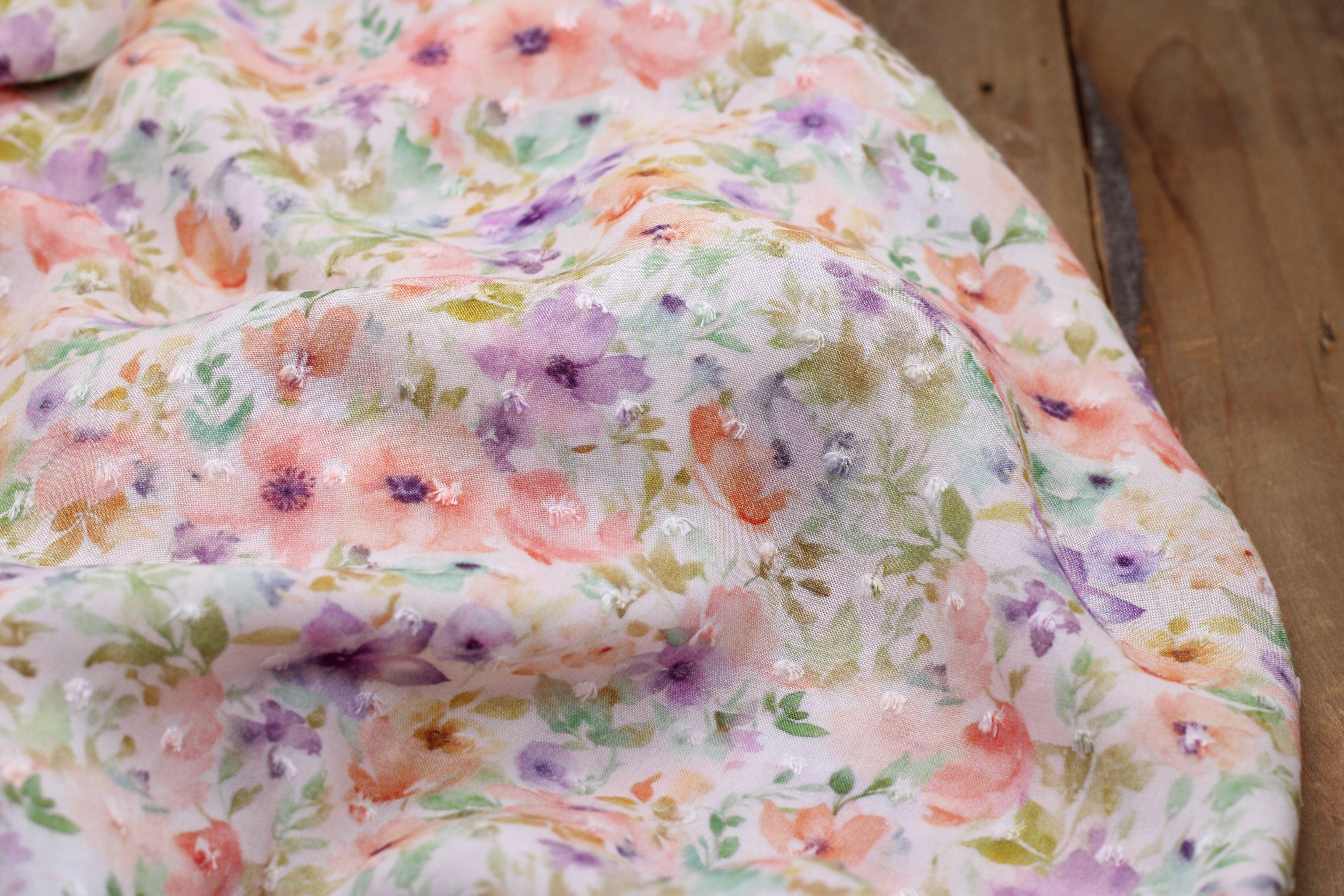 Tissu Viscose plumetis fleuri- Vert (vendu x10cm) Tissus Sélection Gaspard & Léonie | Gaspard et Léonie Tissus en ligne et Mercerie à Toulouse