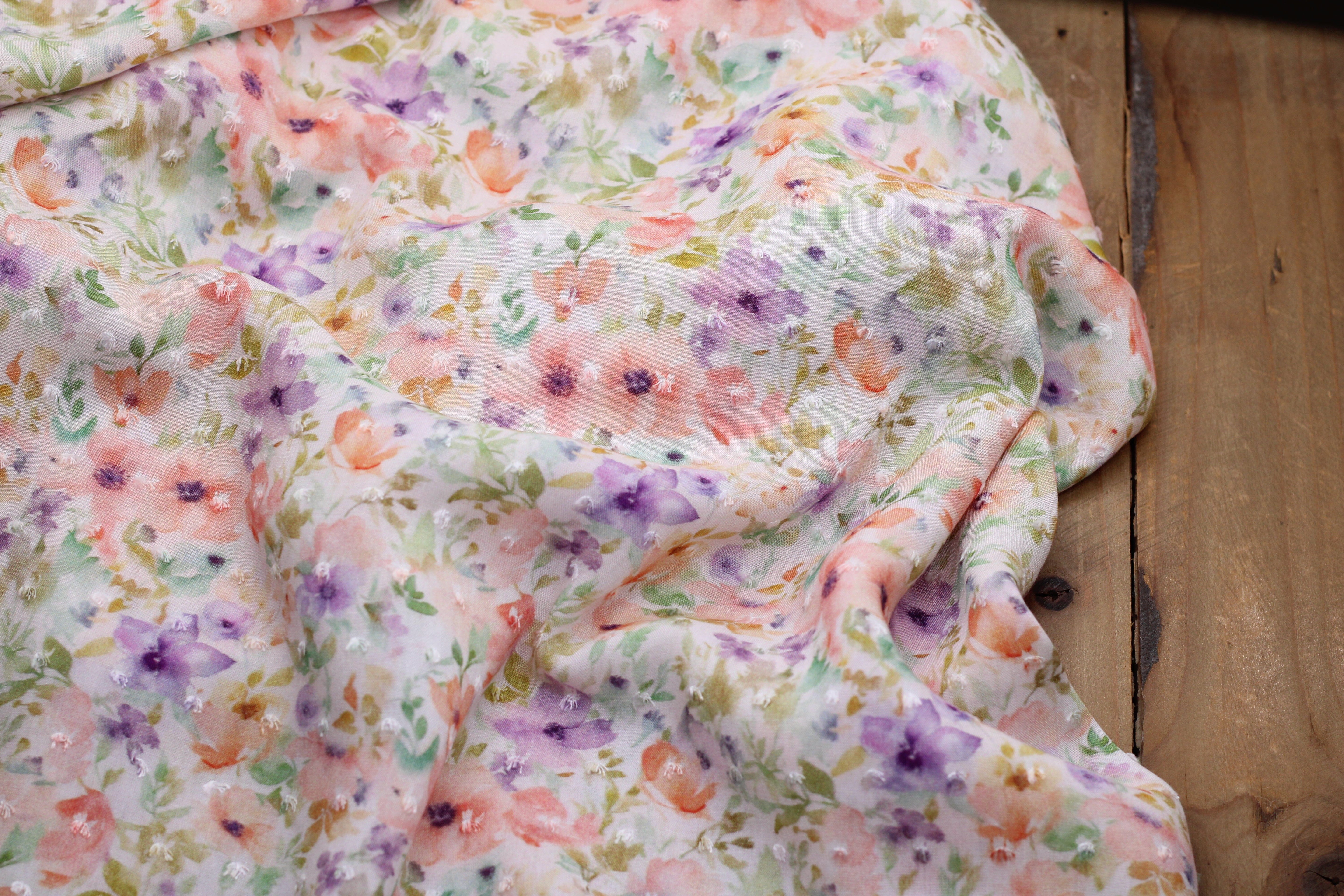 Tissu Viscose plumetis fleuri- Vert (vendu x10cm) Tissus Sélection Gaspard & Léonie | Gaspard et Léonie Tissus en ligne et Mercerie à Toulouse