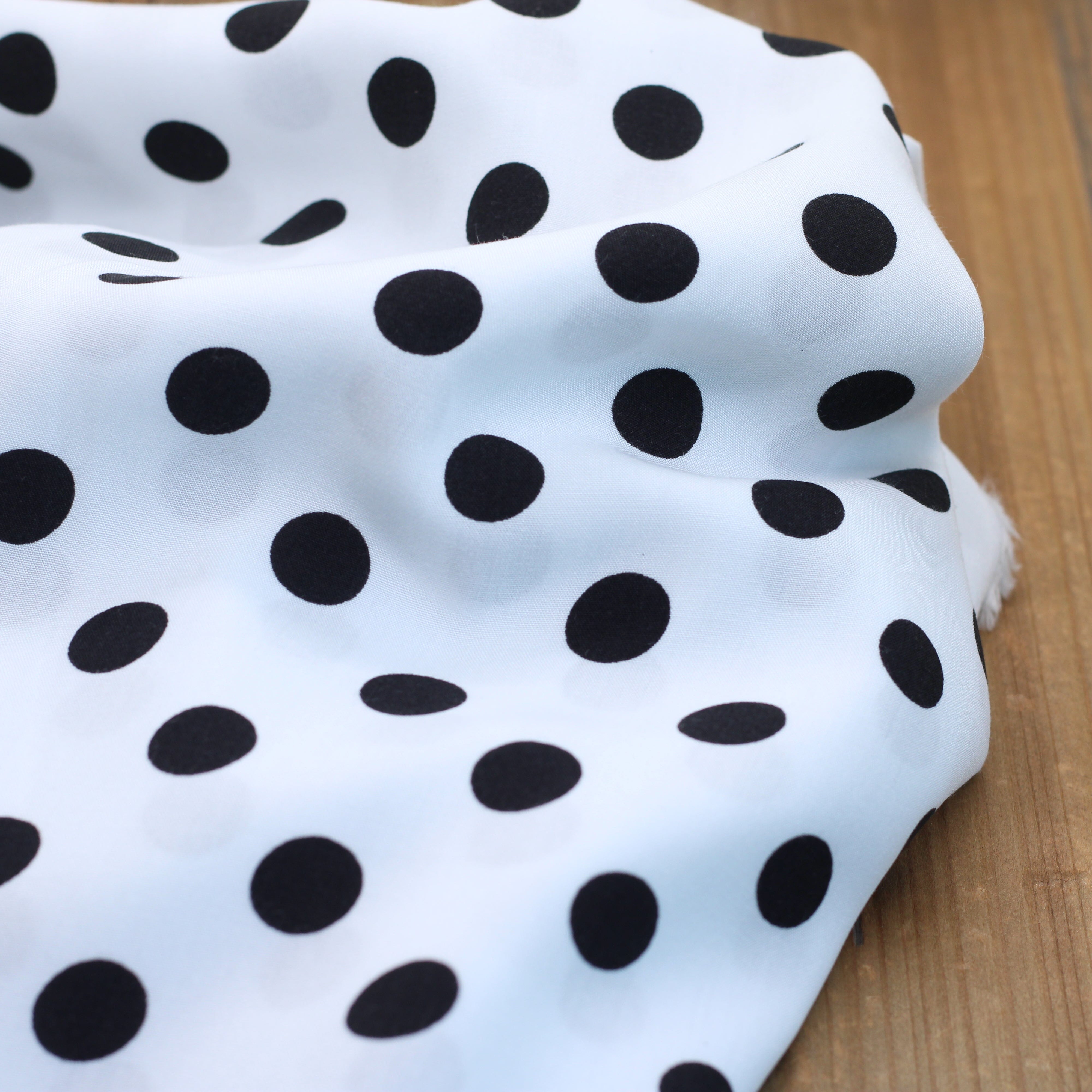 Tissu viscose Pois - Noir/Blanc (Vendu x10cm) Tissus Sélection Gaspard & Léonie | Gaspard et Léonie Tissus en ligne et Mercerie à Toulouse