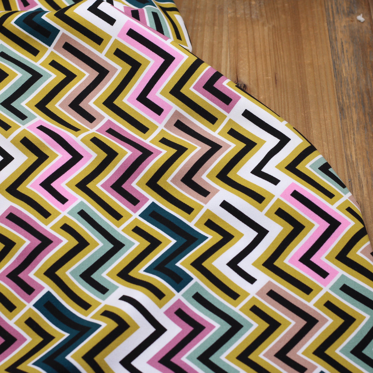 Tissu Viscose Stretch - GEOMETRIC ROZELA - Moutarde (Vendu x10cm) Tissus Sélection Gaspard & Léonie | Gaspard et Léonie Tissus en ligne et Mercerie à Toulouse