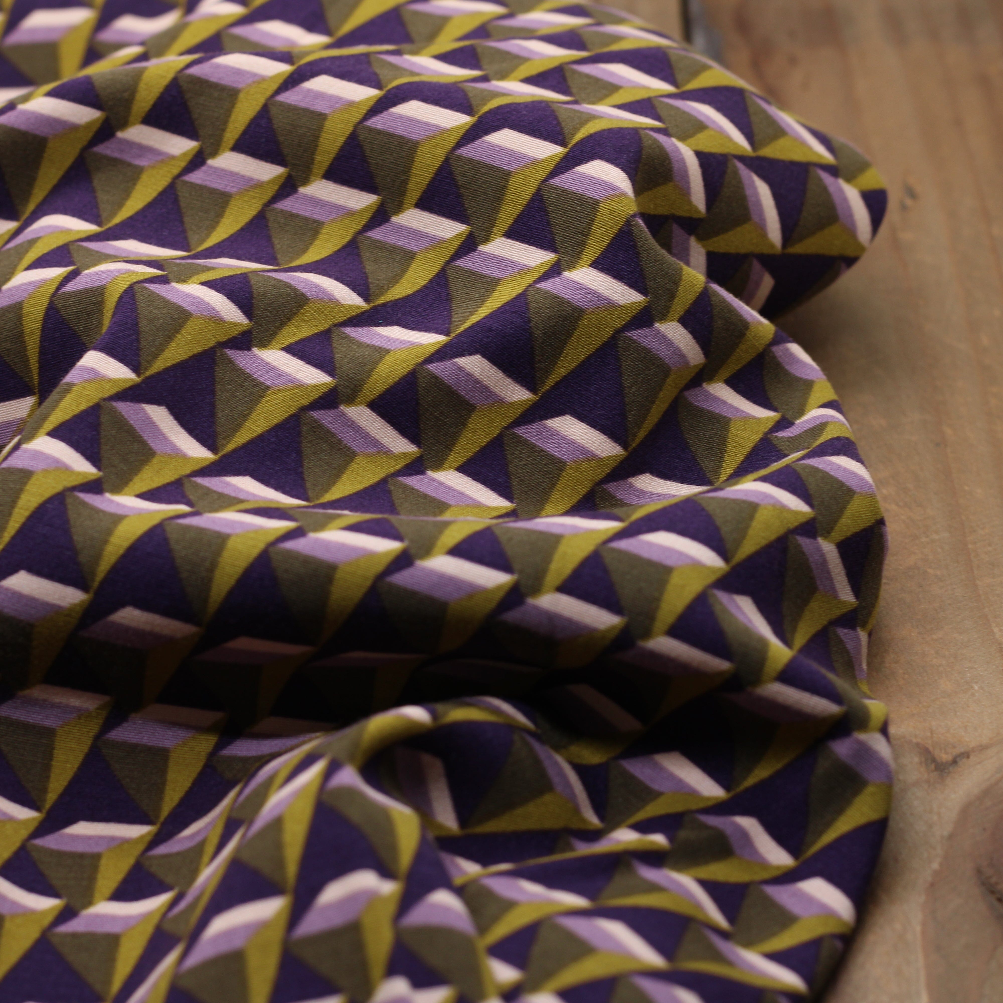 Tissu Viscose Stretch PYRAMID - Vert/Violet (Vendu x10cm) Tissus Sélection Gaspard & Léonie | Gaspard et Léonie Tissus en ligne et Mercerie à Toulouse
