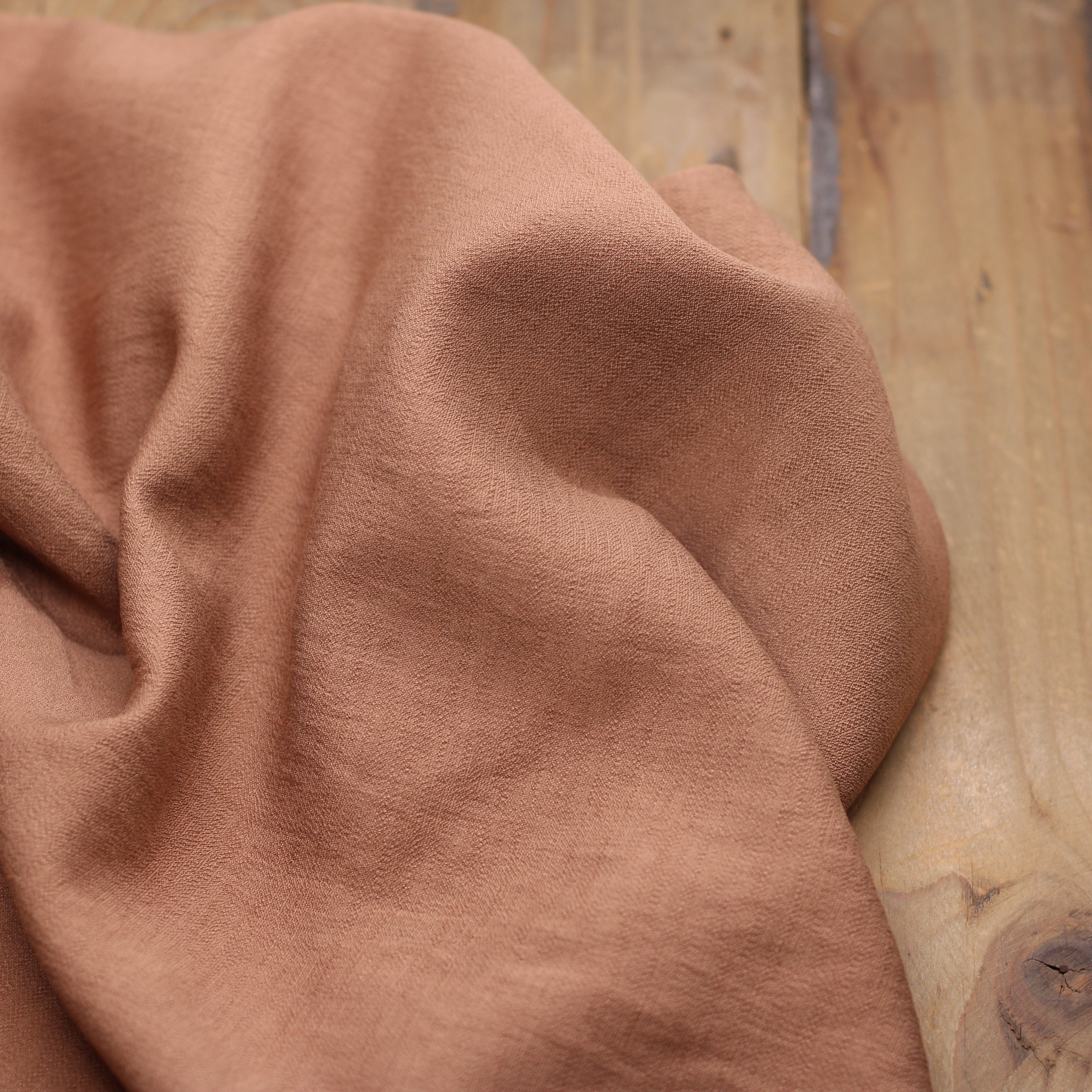 Tissu Viscose Texturé Uni - Moka (Vendu x10cm) Tissus Sélection Gaspard & Léonie | Gaspard et Léonie Tissus en ligne et Mercerie à Toulouse