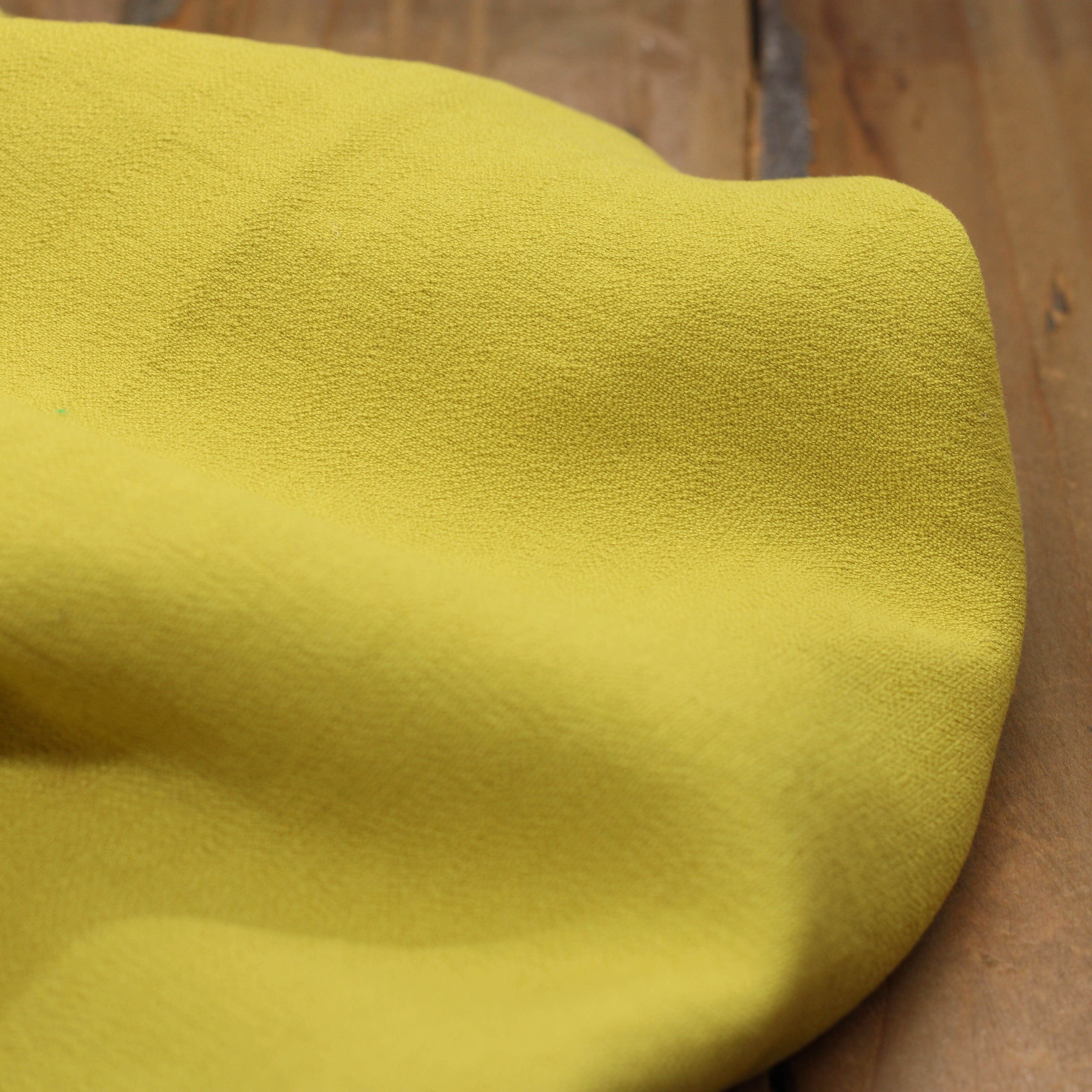 Tissu Viscose Texturé Uni - Vert lime (Vendu x10cm) Tissus Sélection Gaspard & Léonie | Gaspard et Léonie Tissus en ligne et Mercerie à Toulouse