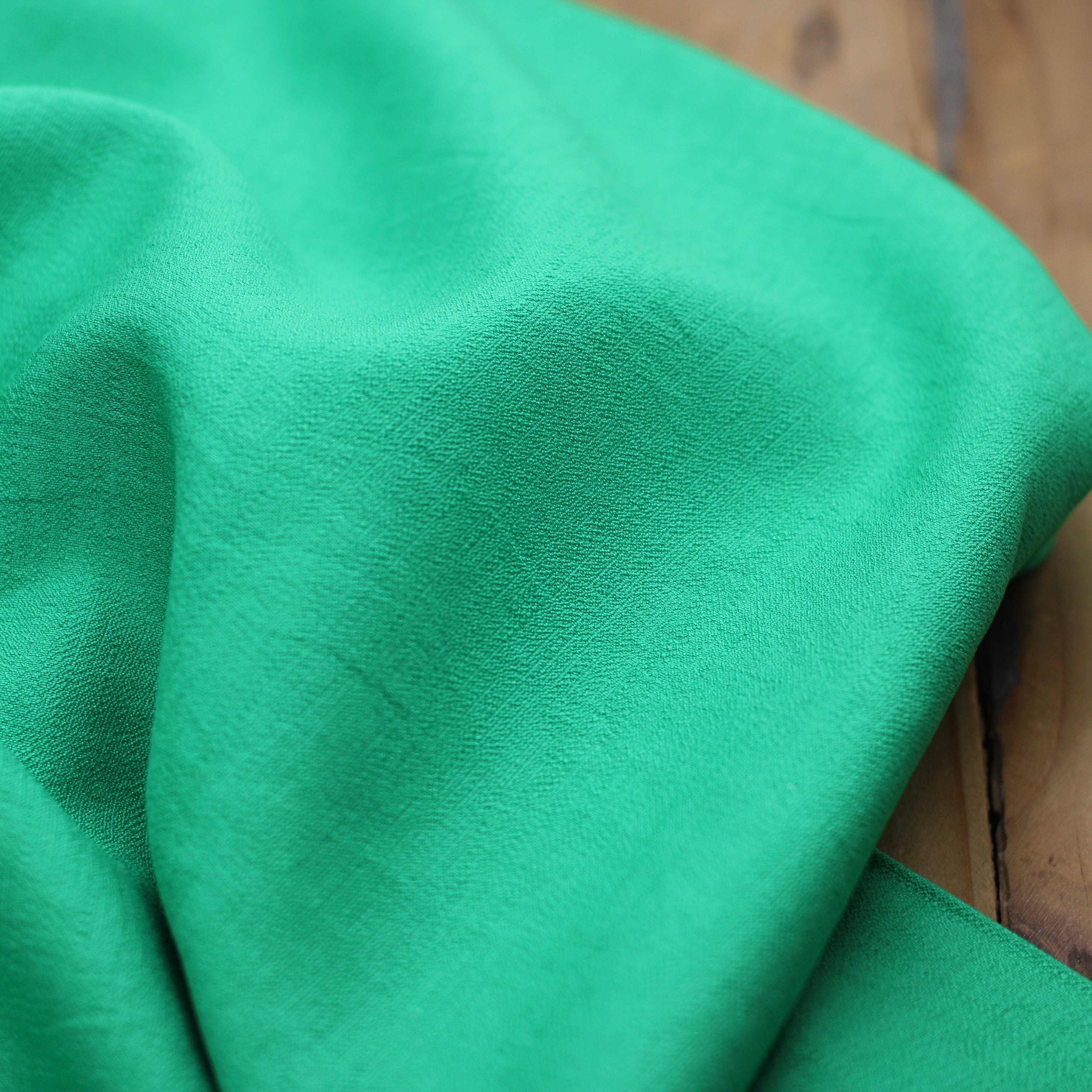 Tissu Viscose Texturé Uni - Vert prairie (Vendu x10cm) Tissus Sélection Gaspard & Léonie | Gaspard et Léonie Tissus en ligne et Mercerie à Toulouse