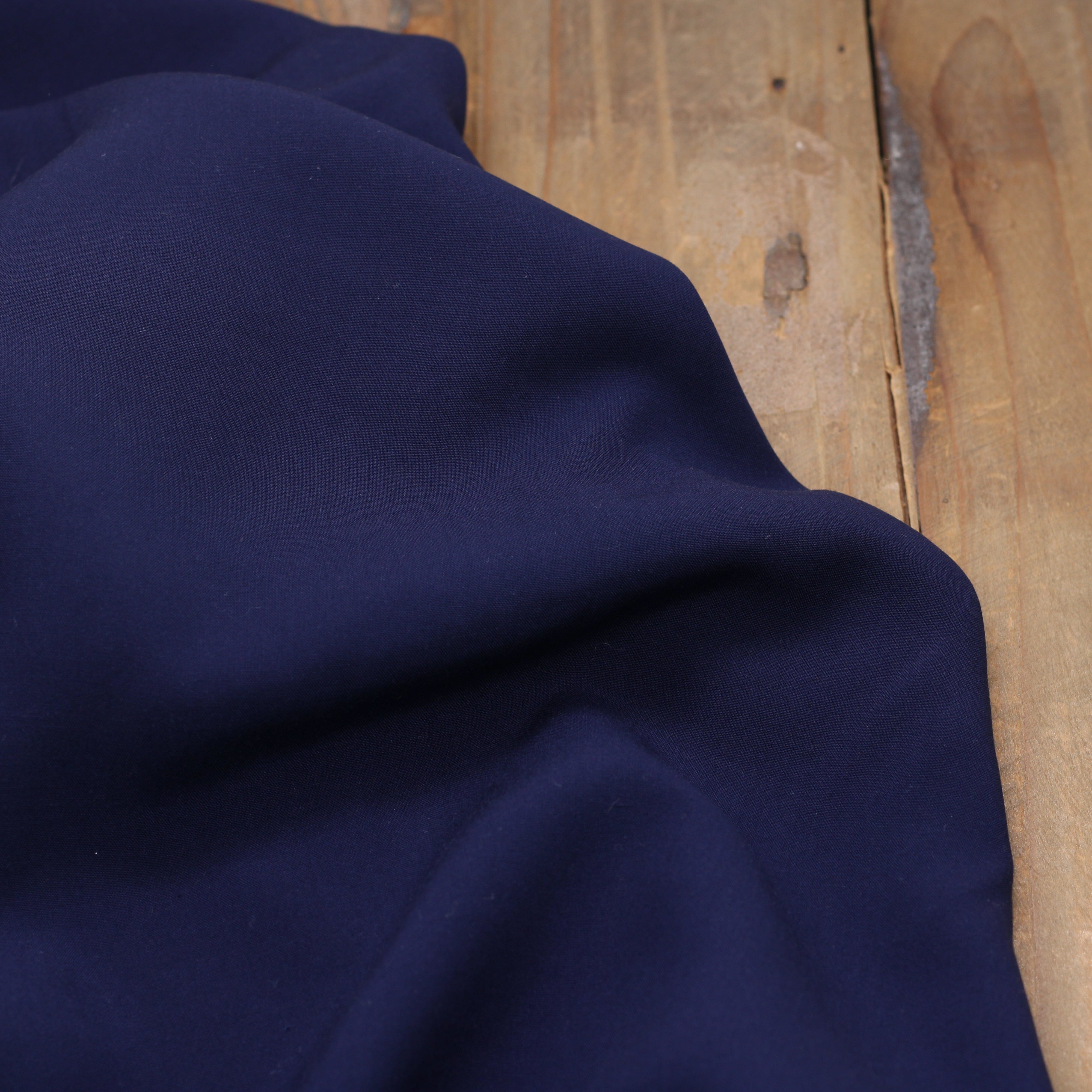 Tissu Viscose Unie - Bleu marine (Vendu x10cm) Tissus Sélection Gaspard & Léonie | Gaspard et Léonie Tissus en ligne et Mercerie à Toulouse