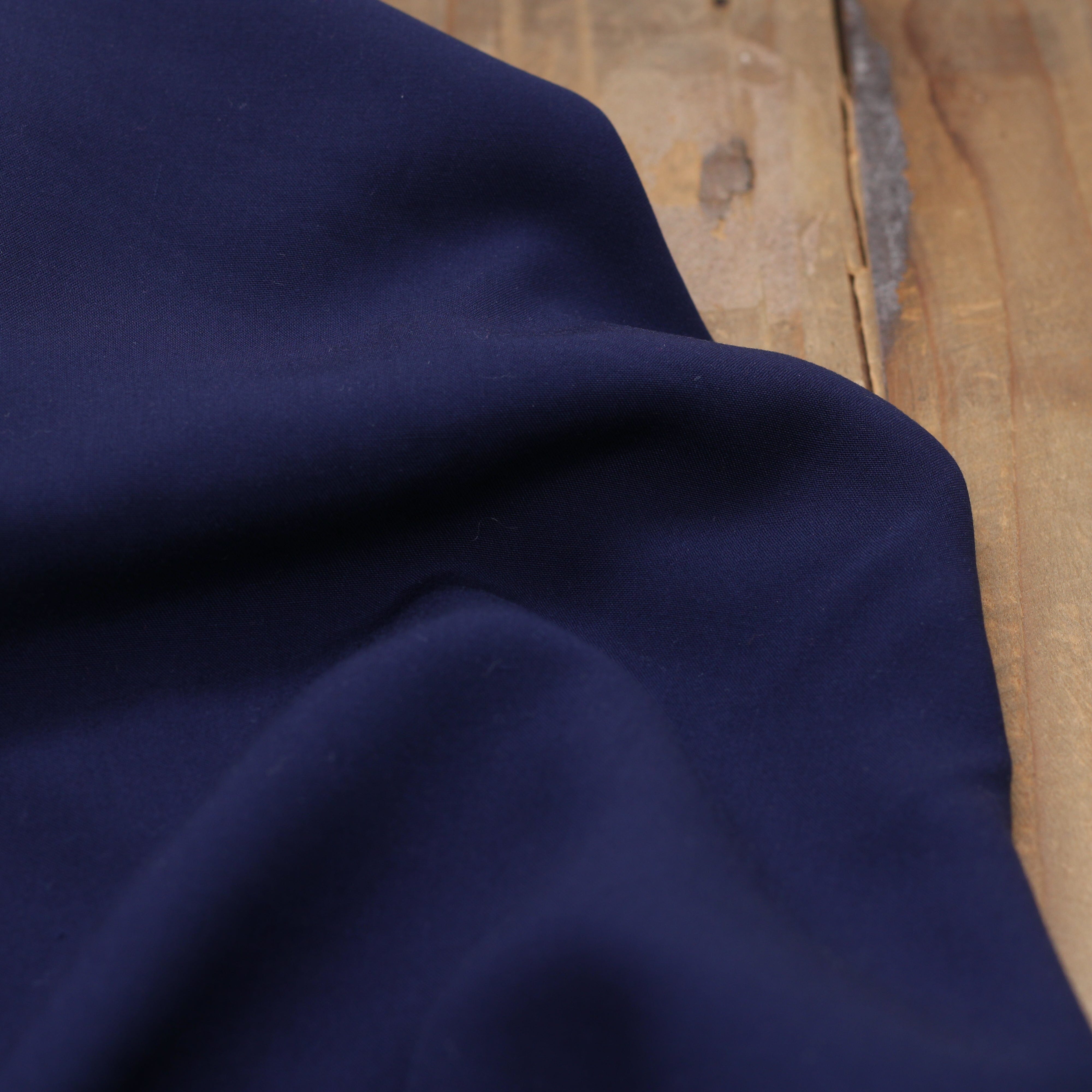 Tissu Viscose Unie - Bleu marine (Vendu x10cm) Tissus Sélection Gaspard & Léonie | Gaspard et Léonie Tissus en ligne et Mercerie à Toulouse