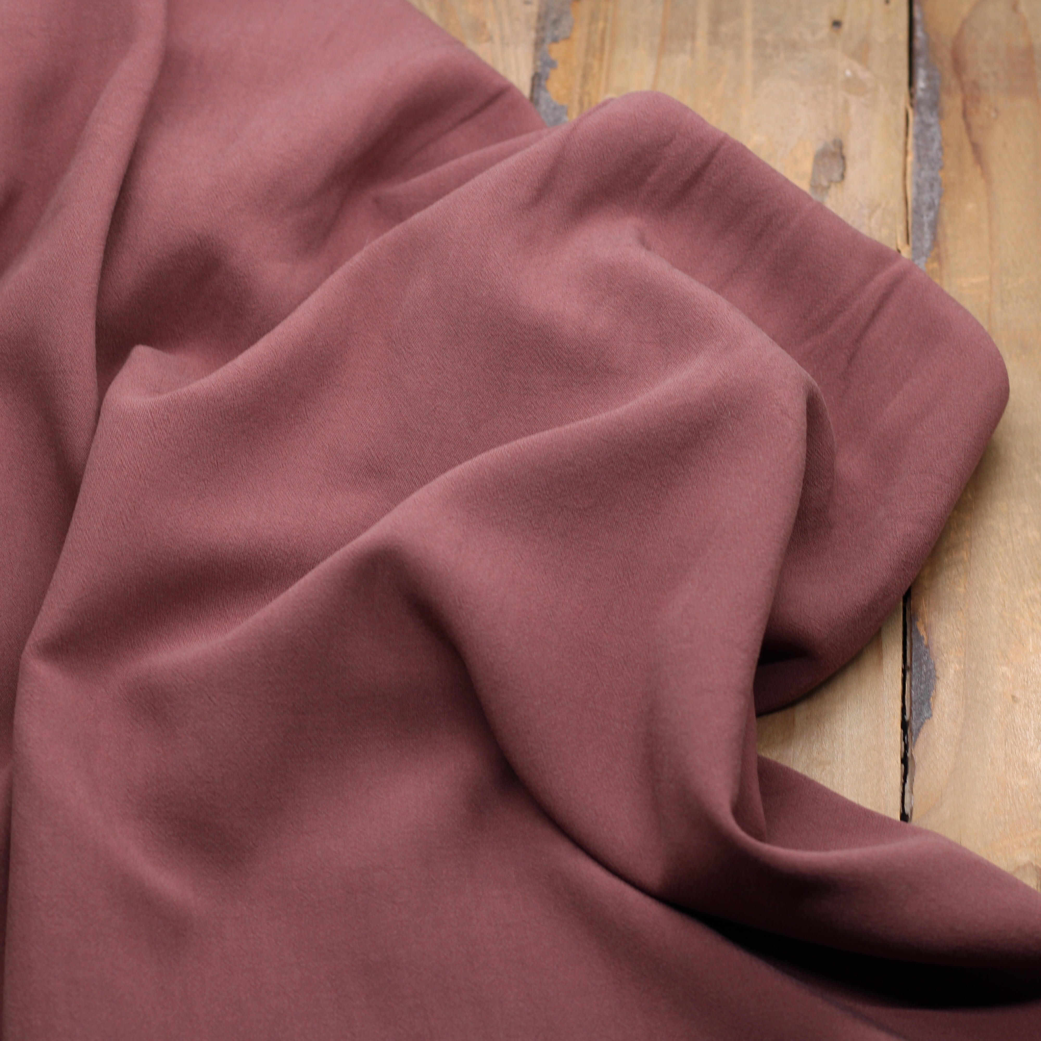 Tissu Viscose Unie - Chocolat (Vendu x10cm) Tissus Sélection Gaspard & Léonie | Gaspard et Léonie Tissus en ligne et Mercerie à Toulouse