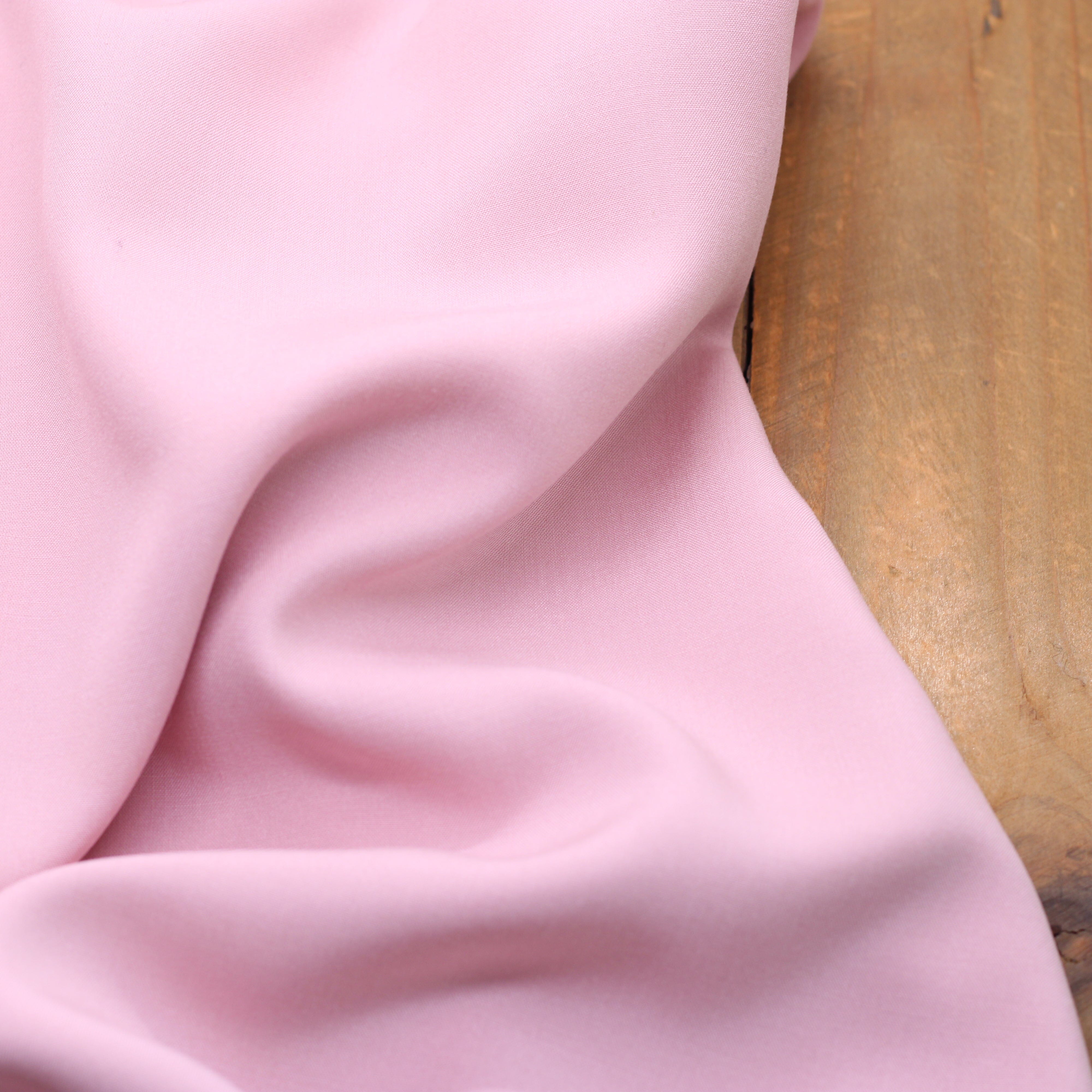 Tissu Viscose Unie - Rose pale (Vendu x10cm) Tissus Sélection Gaspard & Léonie | Gaspard et Léonie Tissus en ligne et Mercerie à Toulouse