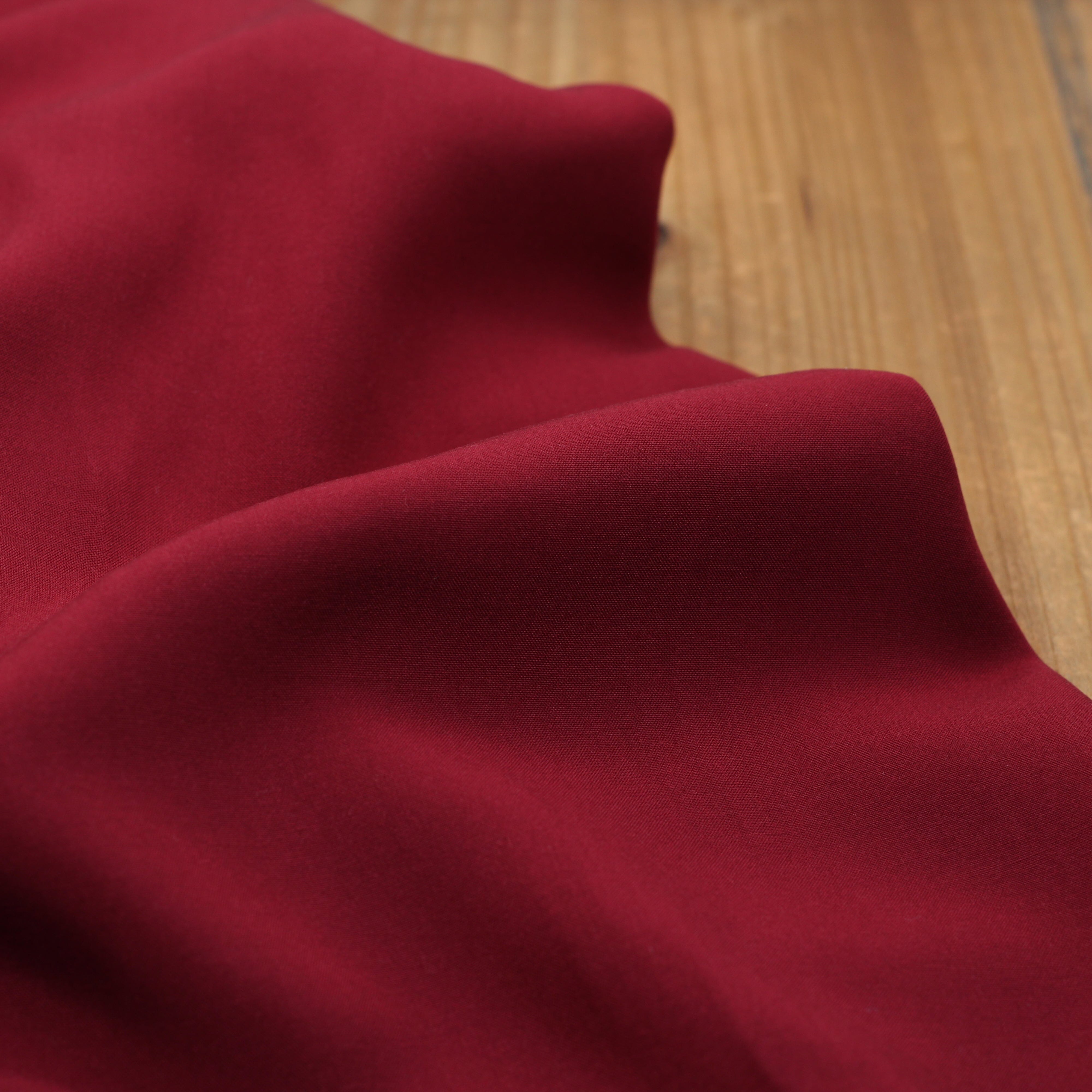 Tissu Viscose Unie - Rouge Bordeaux (Vendu x10cm) Tissus Sélection Gaspard & Léonie | Gaspard et Léonie Tissus en ligne et Mercerie à Toulouse