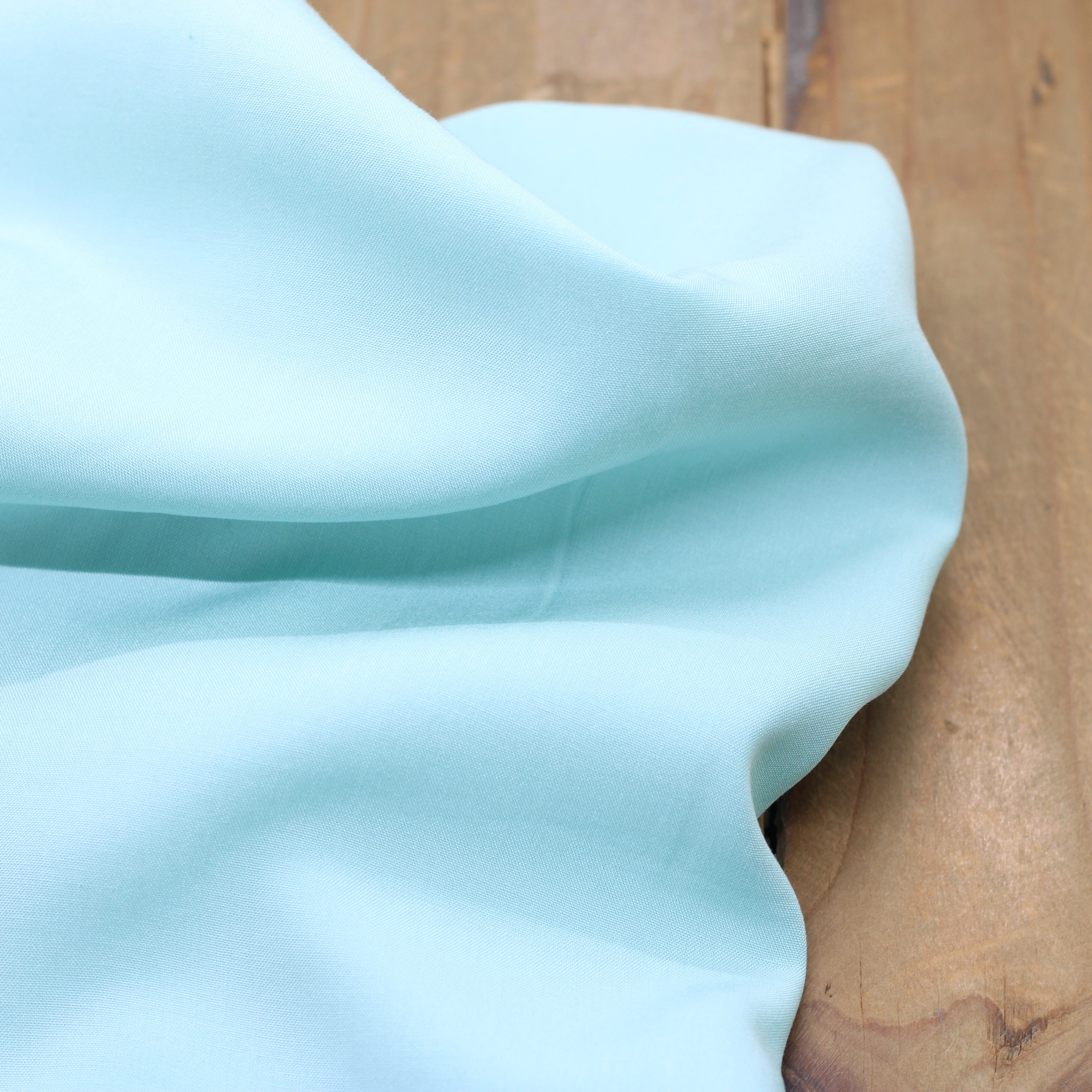 Tissu Viscose Unie - Vert menthe (Vendu x10cm) Tissus Sélection Gaspard & Léonie | Gaspard et Léonie Tissus en ligne et Mercerie à Toulouse