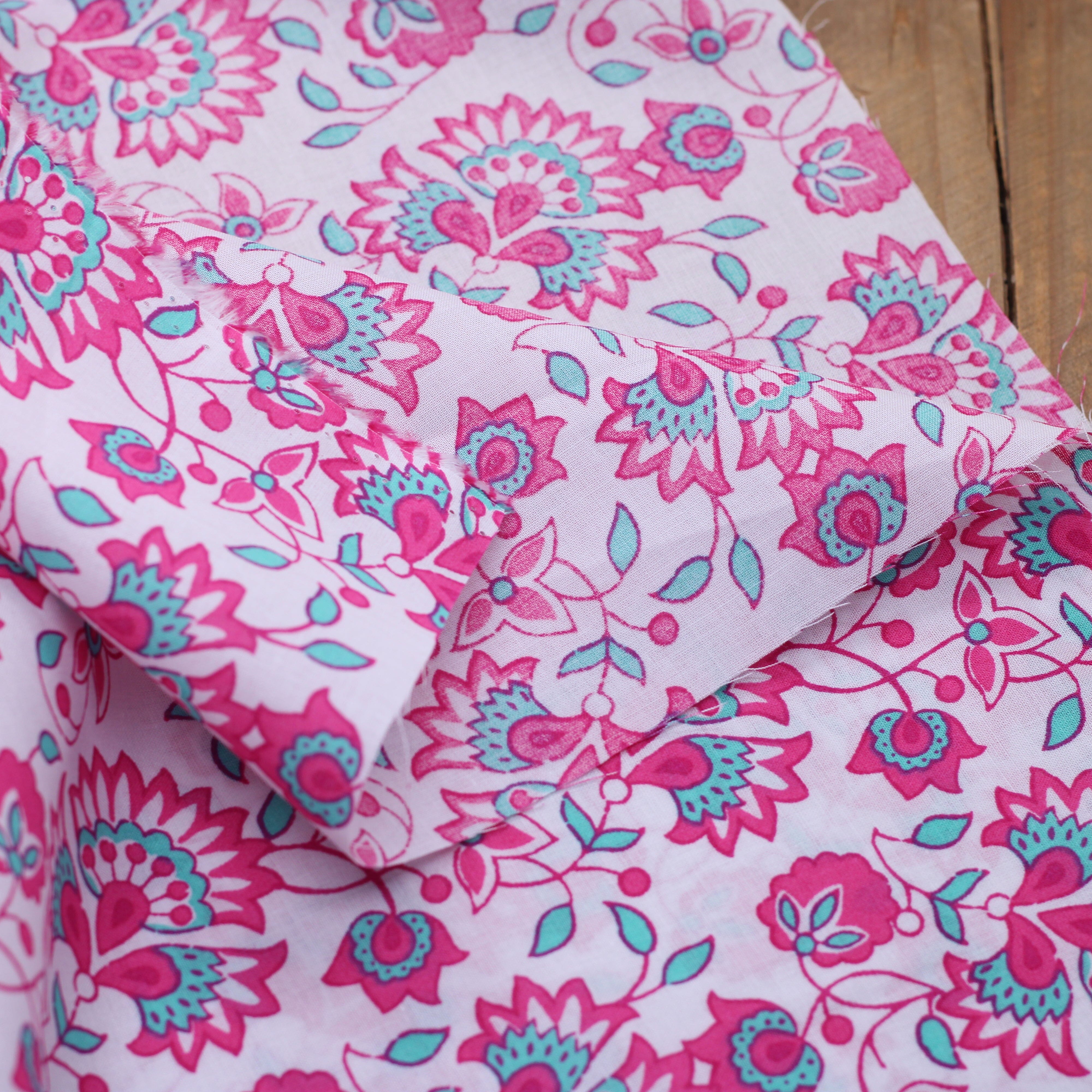 Tissu Voile de coton fleuri - FUSCHIA FLOWERS - Blanc (Vendu x10cm) Tissus Sélection Gaspard & Léonie | Gaspard et Léonie Tissus en ligne et Mercerie à Toulouse