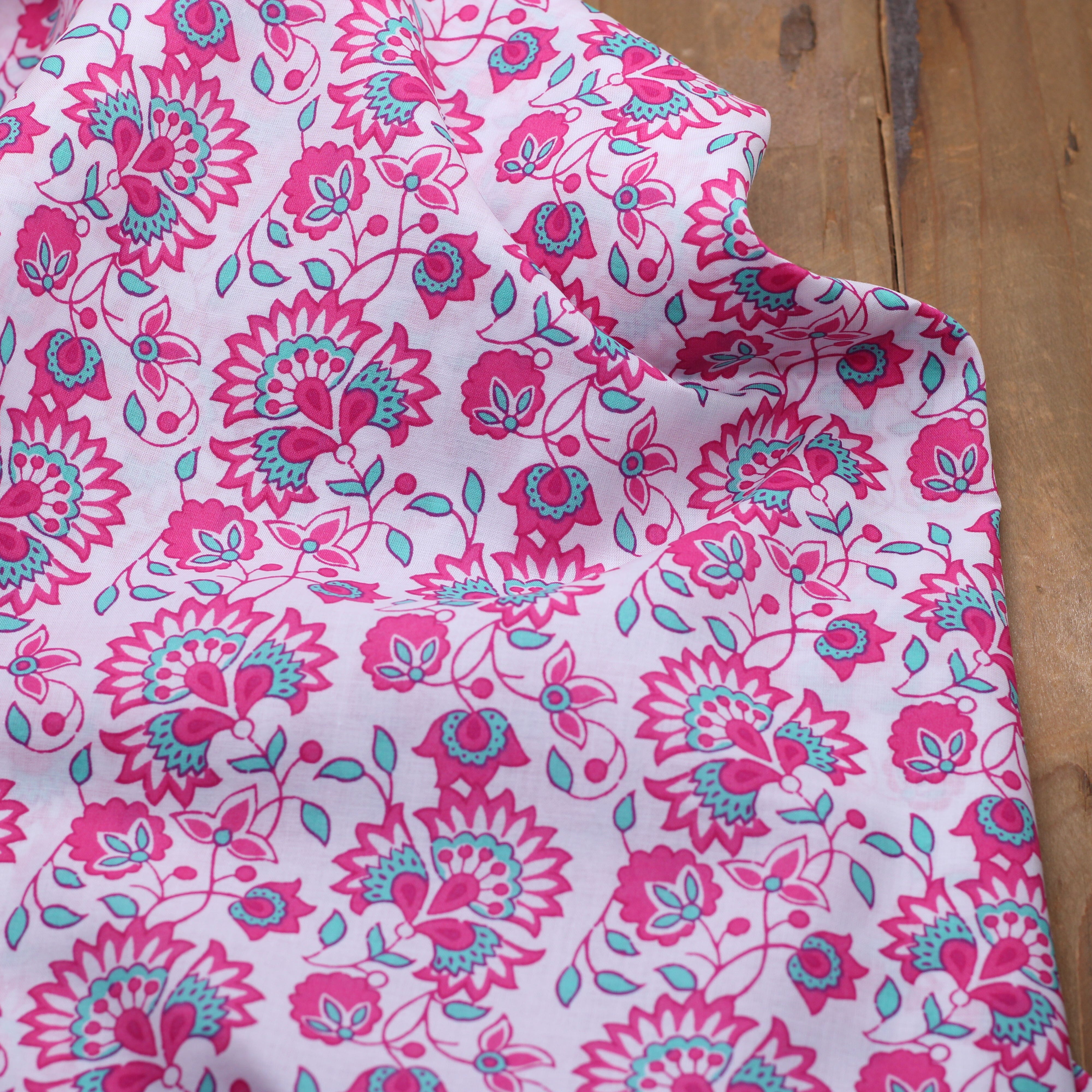 Tissu Voile de coton fleuri - FUSCHIA FLOWERS - Blanc (Vendu x10cm) Tissus Sélection Gaspard & Léonie | Gaspard et Léonie Tissus en ligne et Mercerie à Toulouse