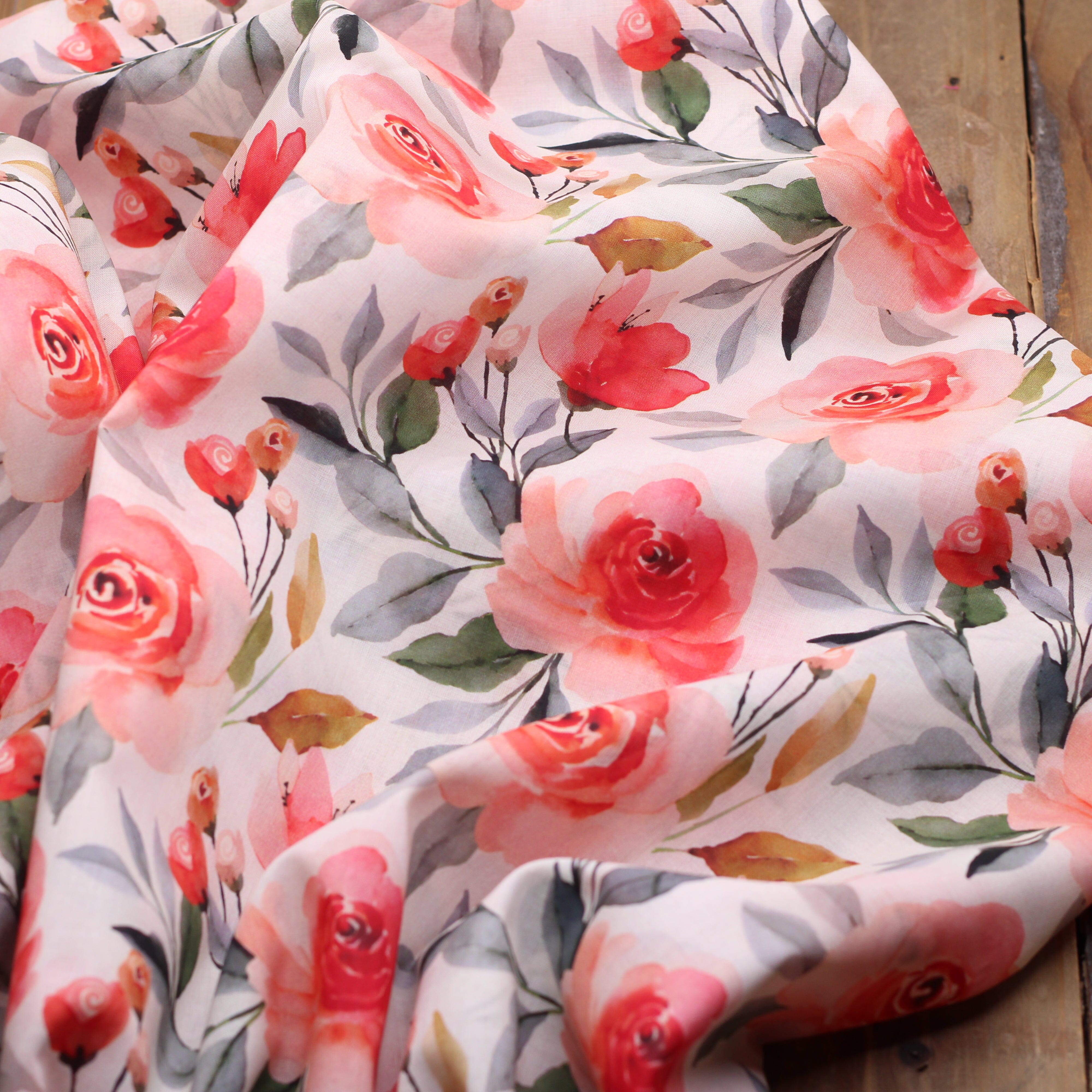 Tissu Voile de coton fleuri - LILI ROSES - Ecru (Vendu x10cm) Tissus Sélection Gaspard & Léonie | Gaspard et Léonie Tissus en ligne et Mercerie à Toulouse