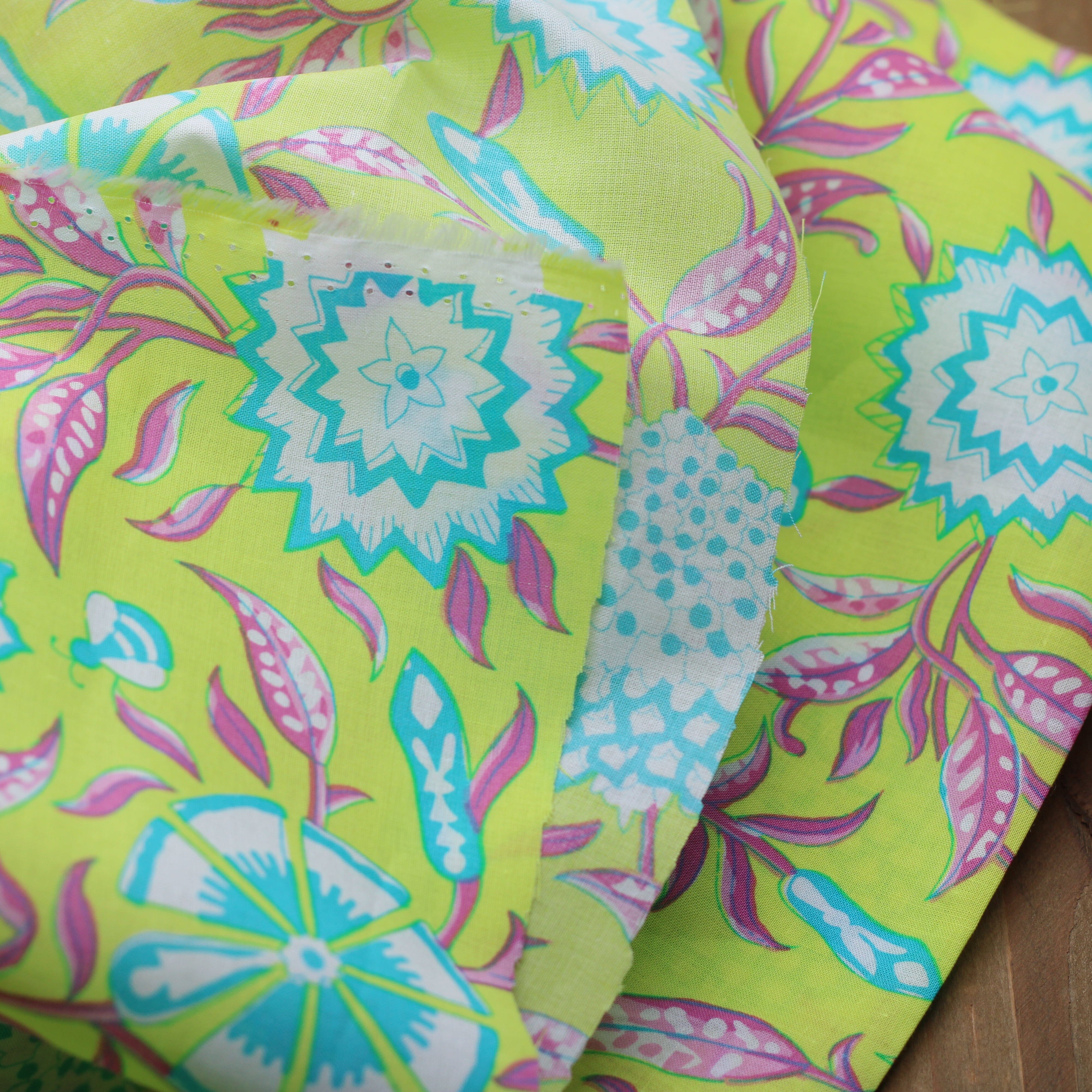 Tissu Voile de coton fleuri - YELLOW FLOWER - Jaune/vert (Vendu x10cm) Tissus Sélection Gaspard & Léonie | Gaspard et Léonie Tissus en ligne et Mercerie à Toulouse