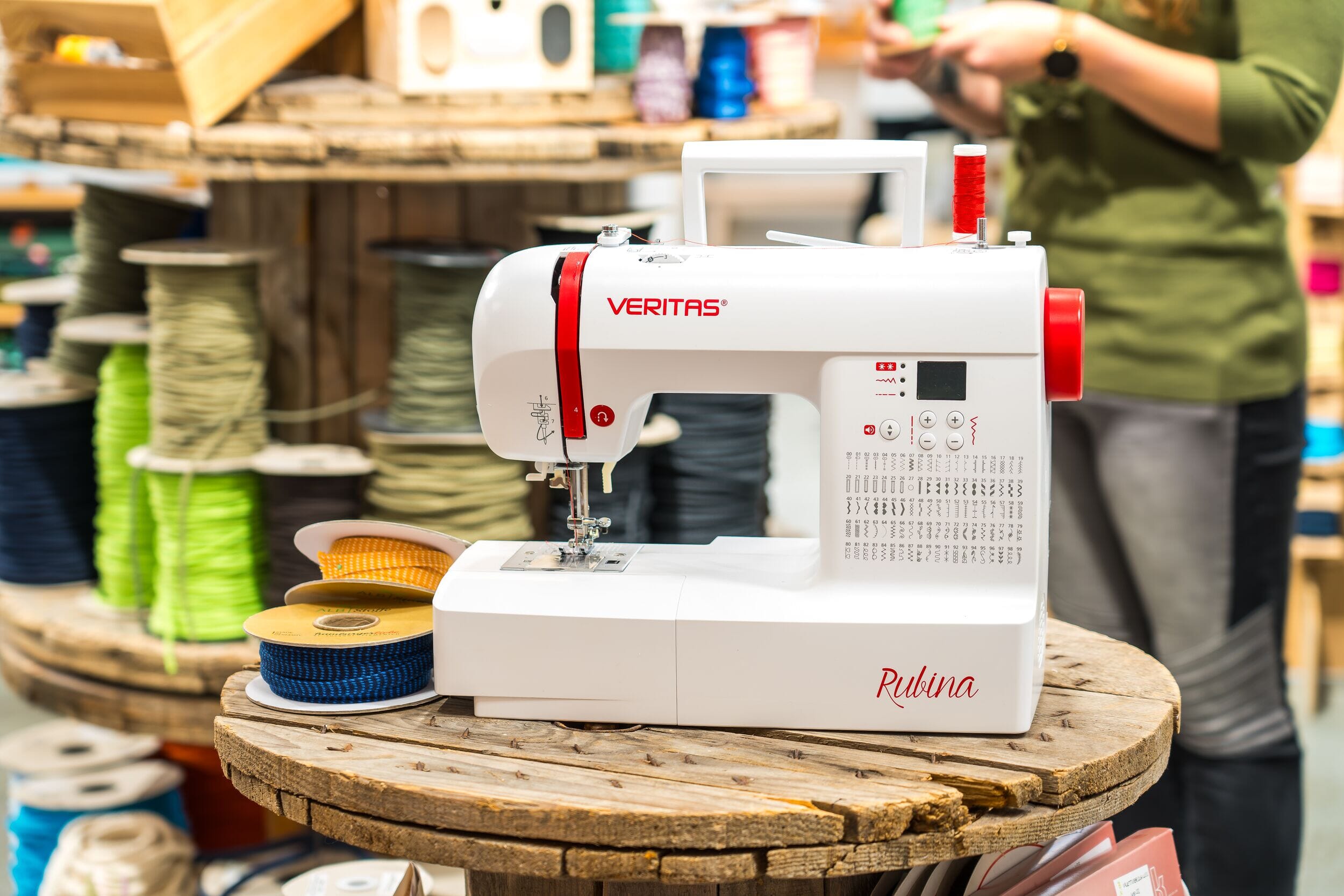 VERITAS Rubina - Machine à coudre Electronique Machine à coudre VERITAS | Gaspard et Léonie Tissus en ligne et Mercerie à Toulouse