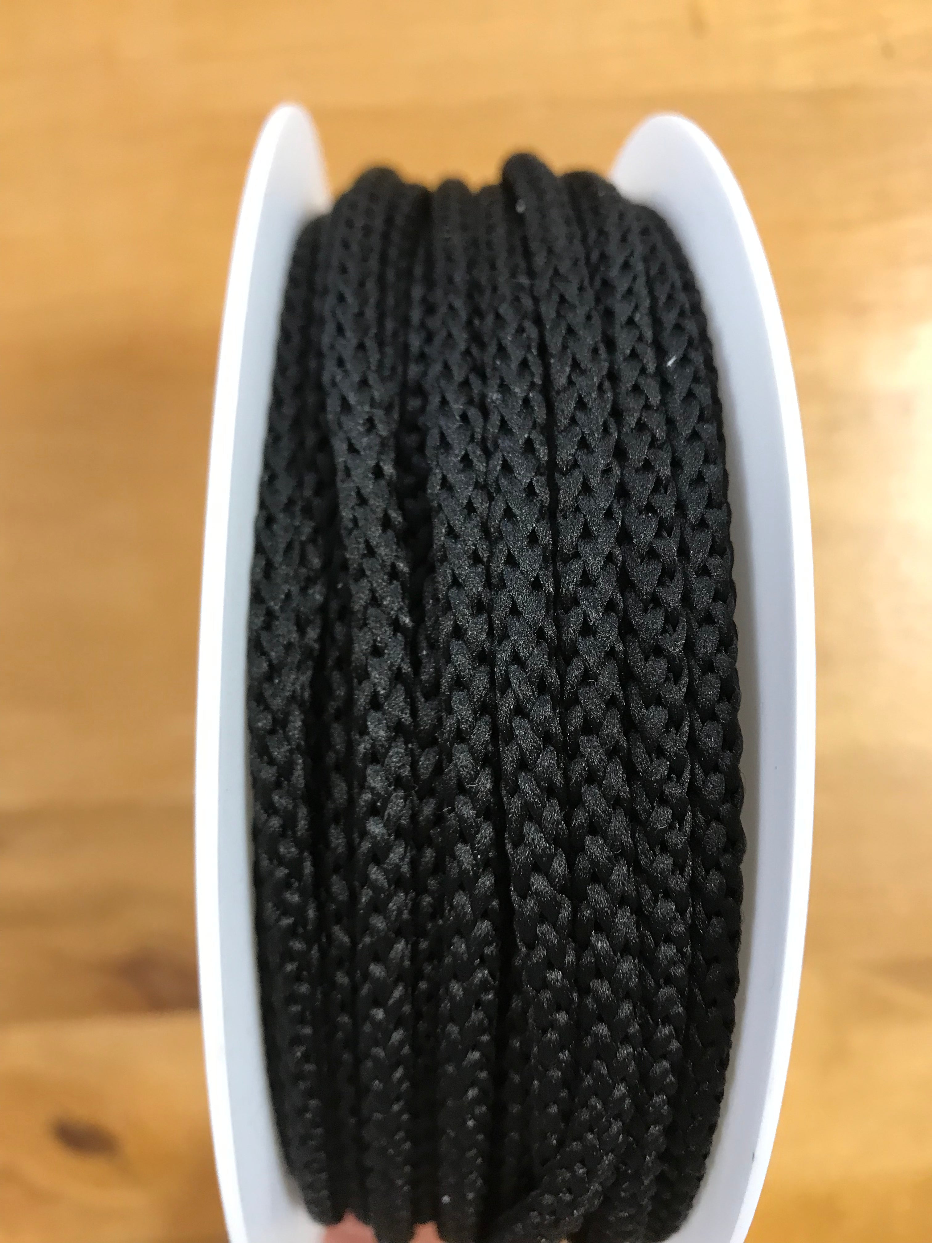 Cordon uni 4,5mm (vendu x10cm) - NOIR COL:14 Mercerie Sélection Gaspard & Léonie | Gaspard et Léonie Tissus en ligne et Mercerie à Toulouse