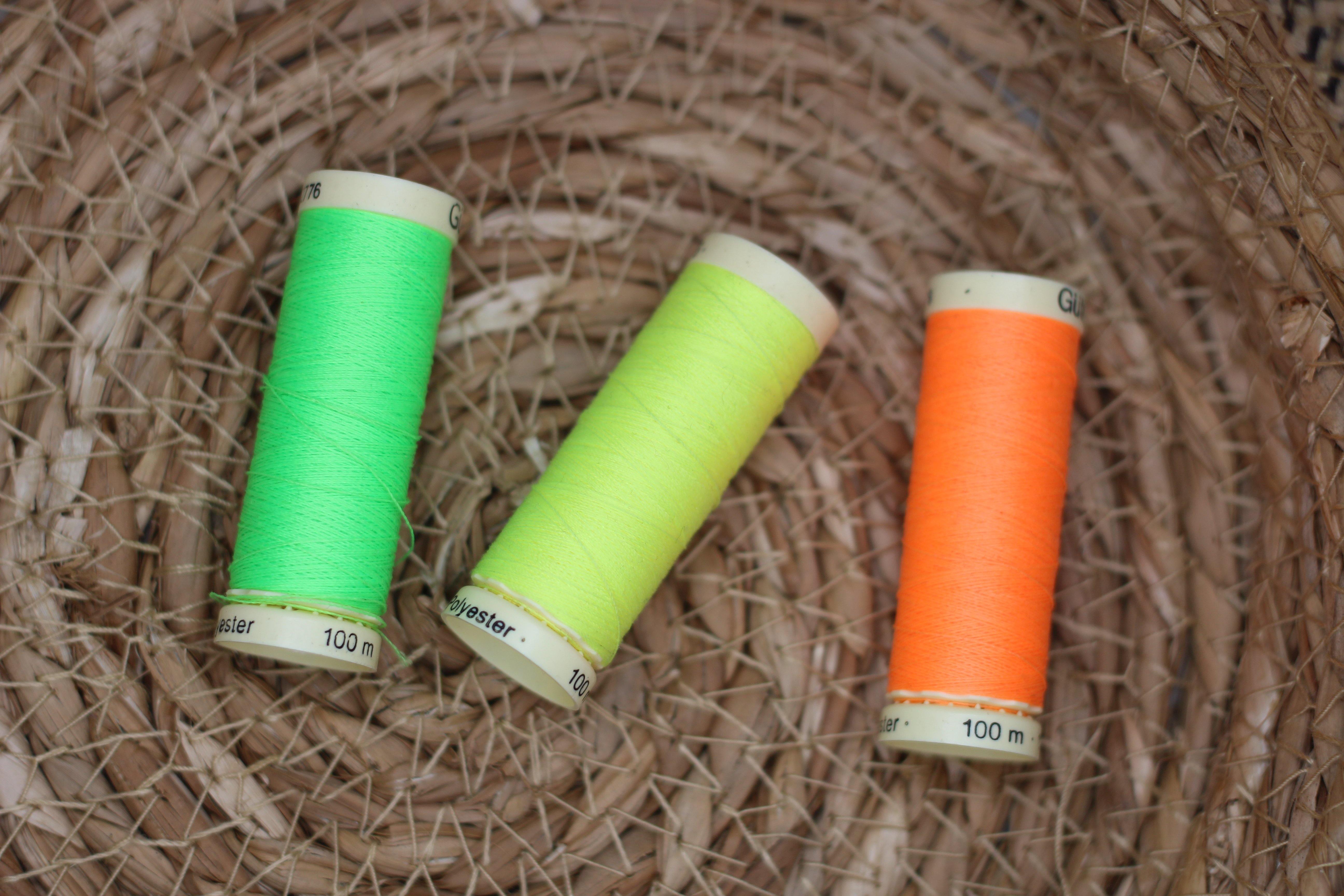 Fil à coudre Gütermann polyester - 3853 VERT FLUO - L'atelier de Gaspard et Léonie