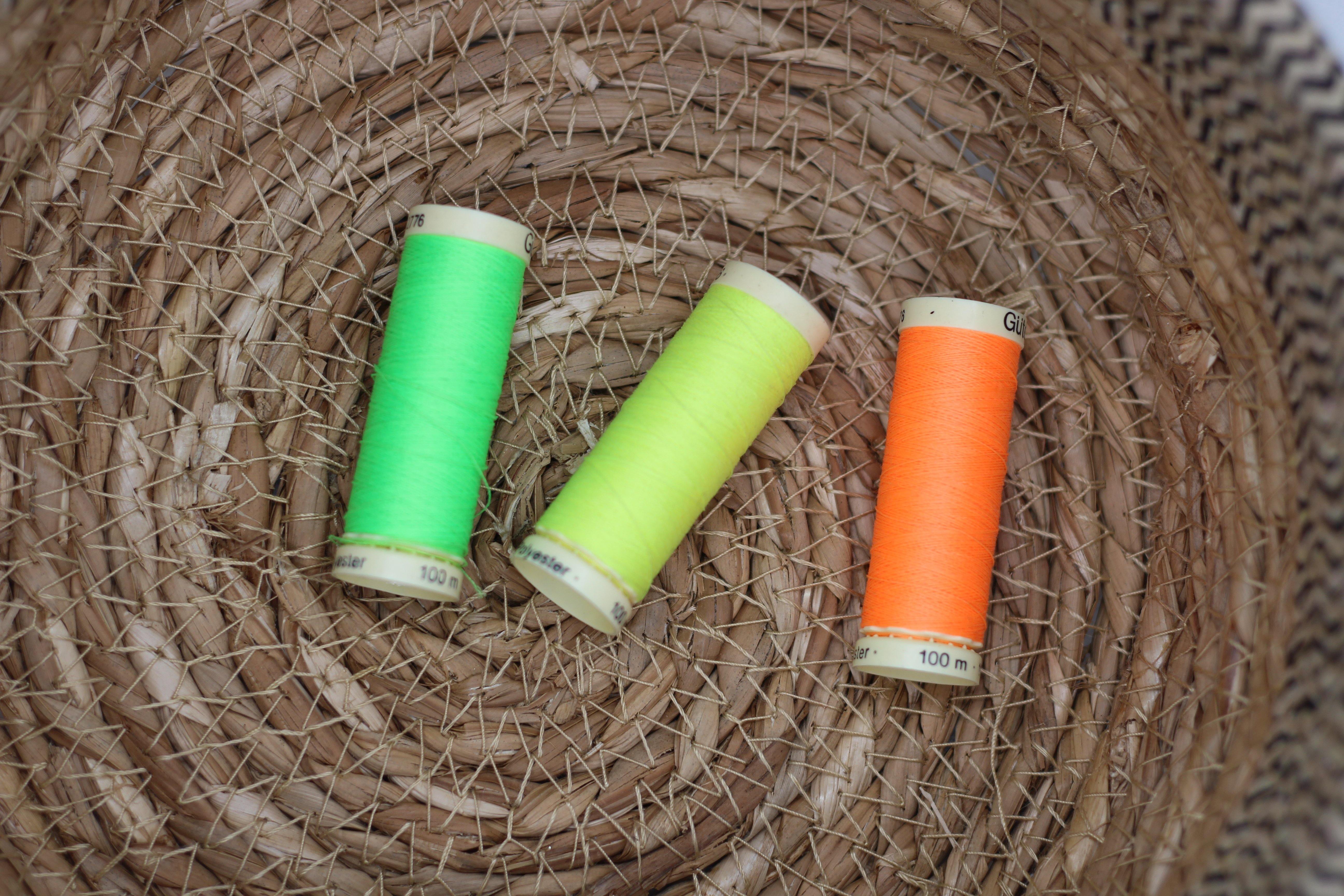 Fil à coudre Gütermann polyester - 3853 VERT FLUO - L'atelier de Gaspard et Léonie