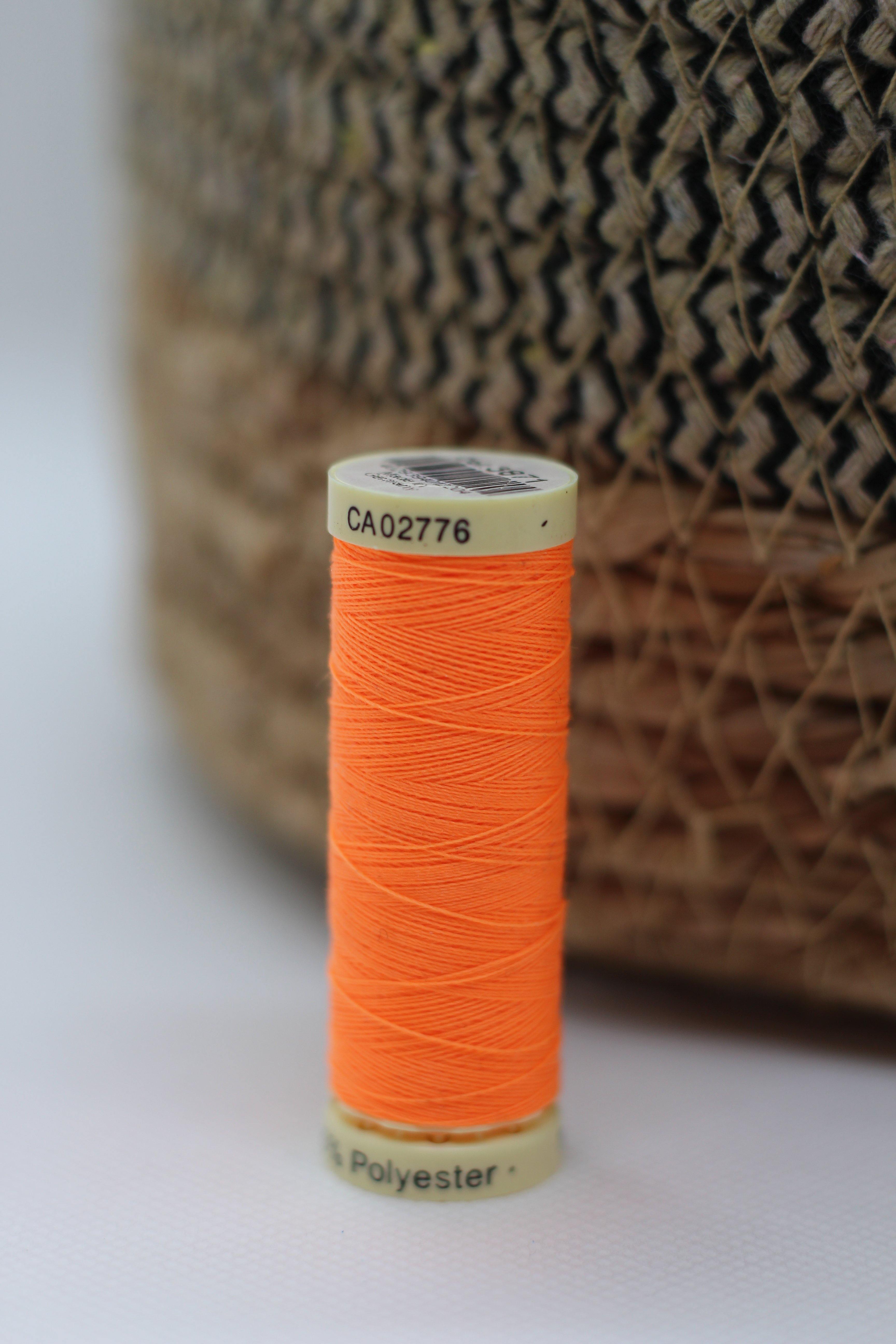Fil à coudre Gütermann polyester - 3871 ORANGE FLUO - L'atelier de Gaspard et Léonie