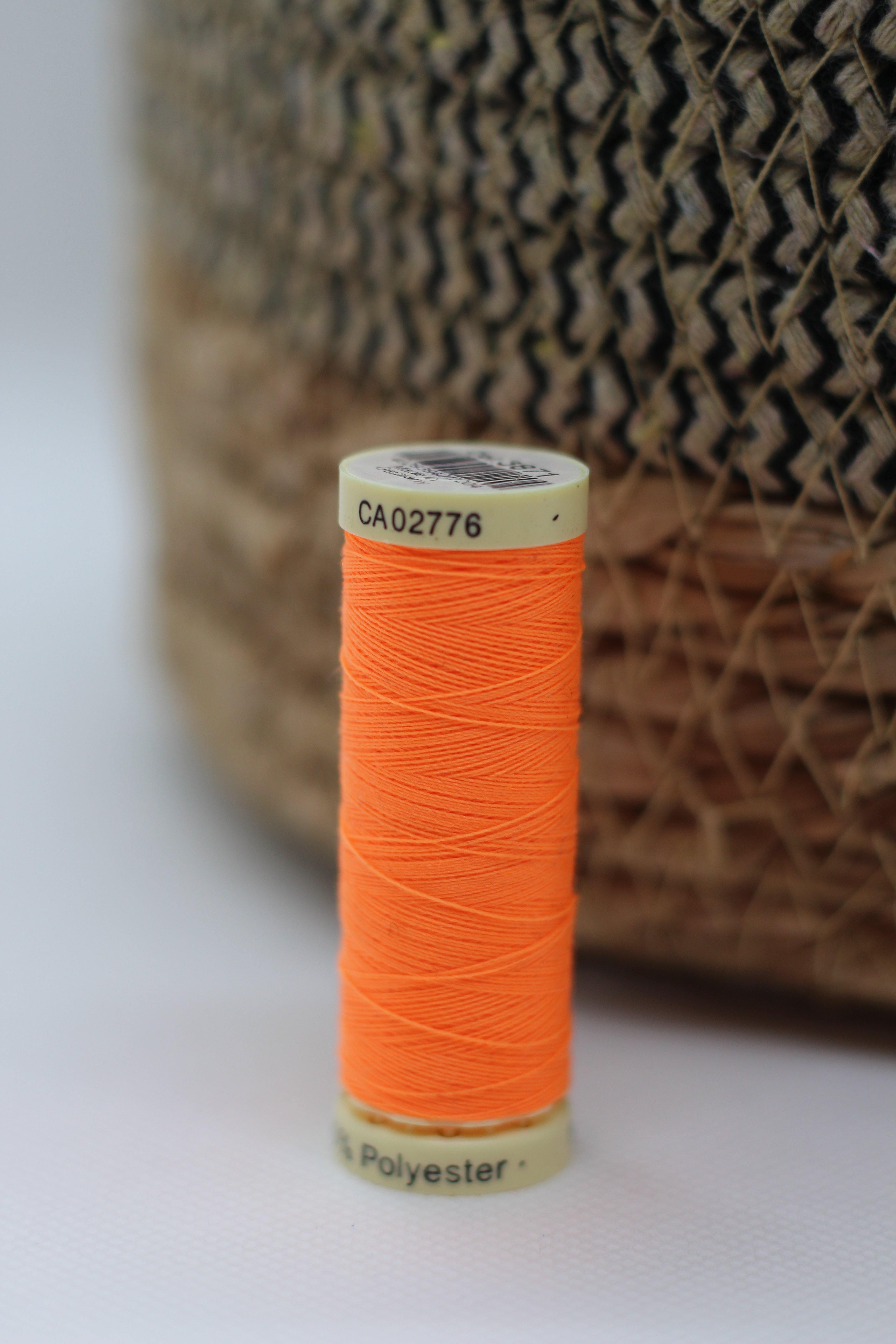 Fil à coudre Gütermann polyester - 3871 ORANGE FLUO - L'atelier de Gaspard et Léonie