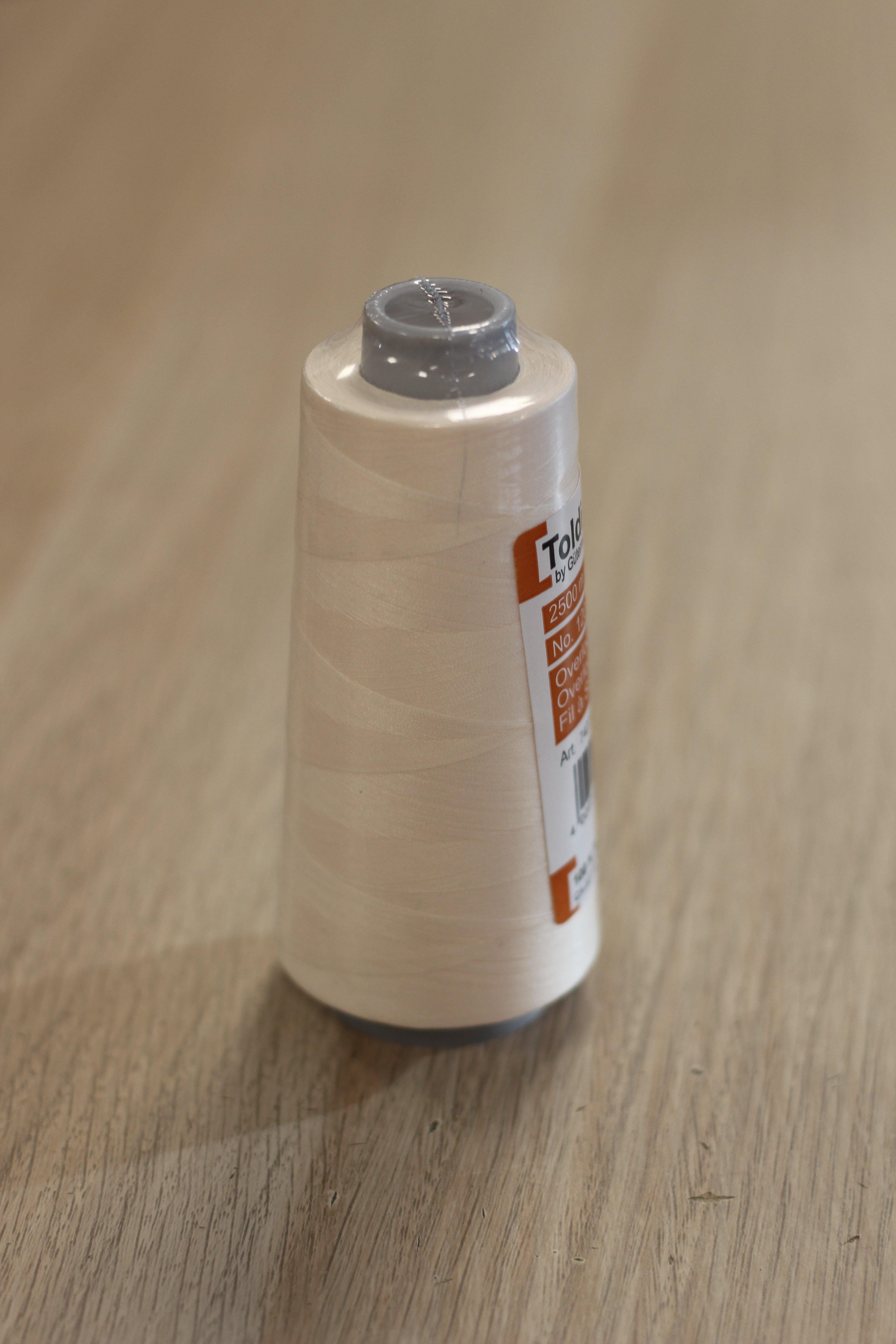 Fil surjeteuse Cône 2500m TOLDI LOCK Gütermann - 1050 Ecru - L'atelier de Gaspard et Léonie