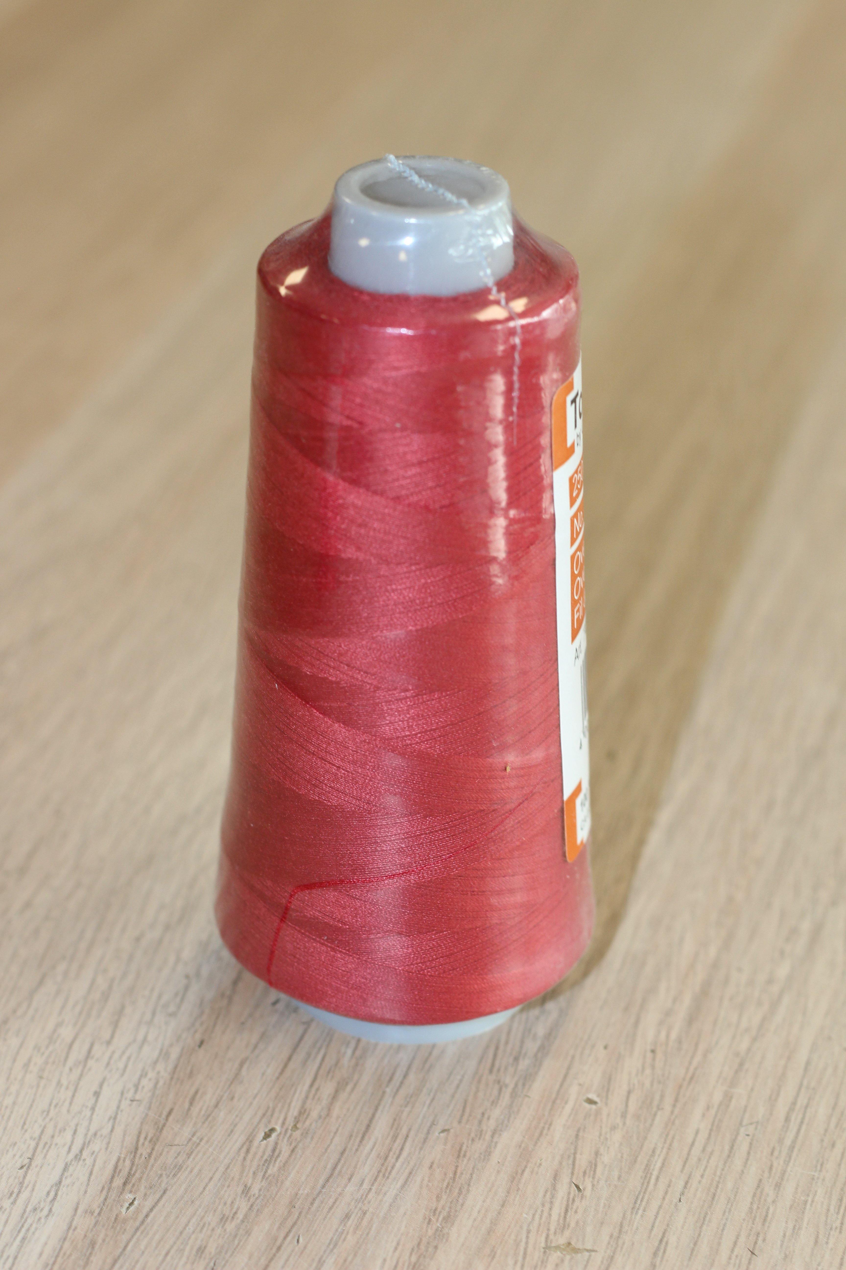 Fil surjeteuse Cône 2500m TOLDI LOCK Gütermann - 4495 Rouge - L'atelier de Gaspard et Léonie