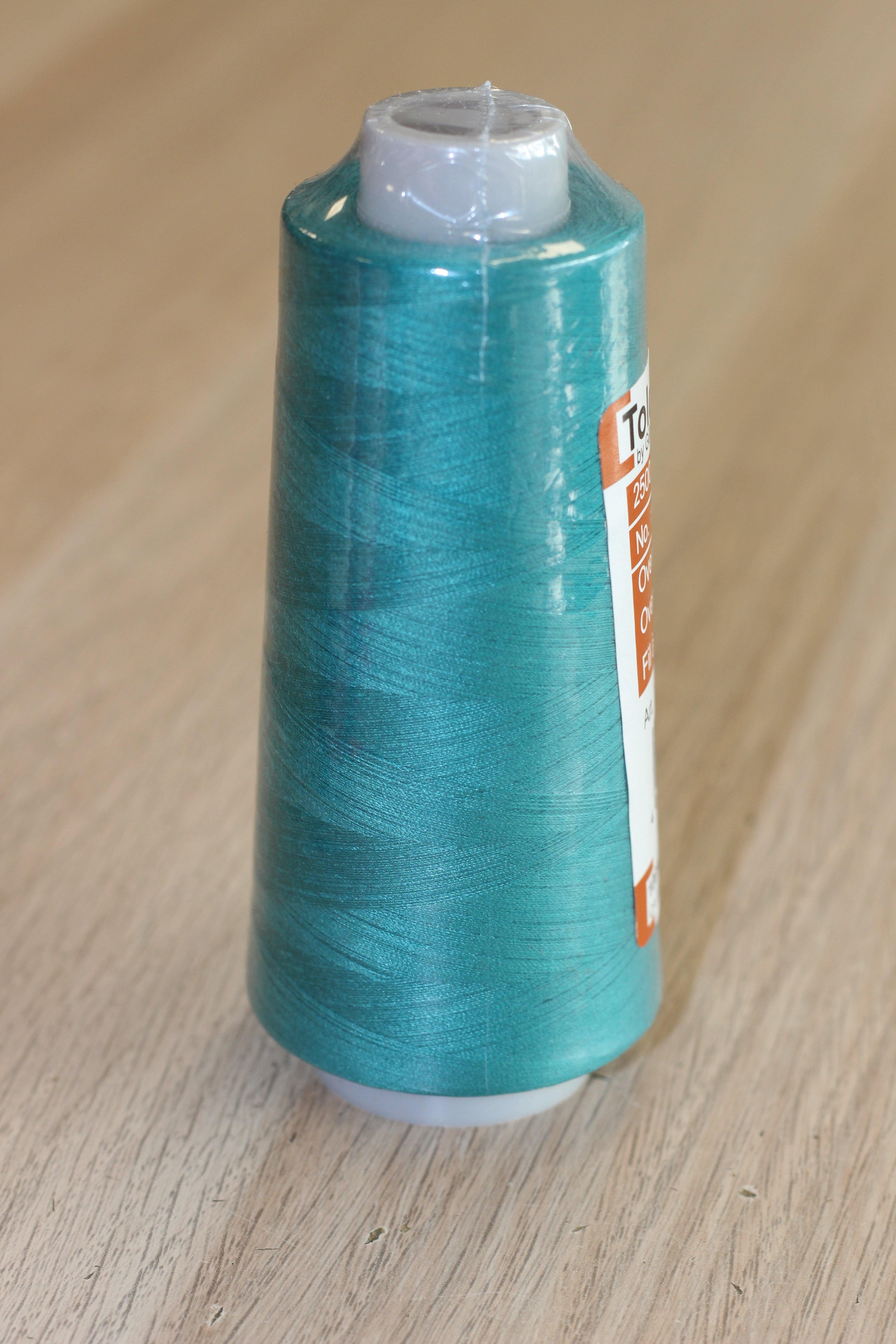 Fil surjeteuse Cône 2500m TOLDI LOCK Gütermann - 7550 Vert - L'atelier de Gaspard et Léonie