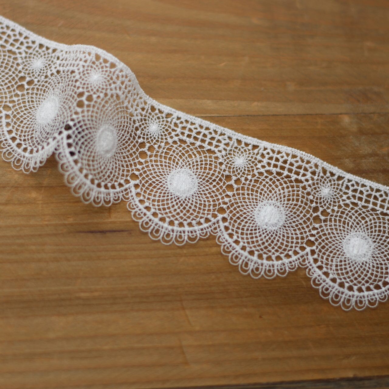 Guipure Dentelle - Blanc - 40mm (Vendu x10cm) Mercerie L'atelier de Gaspard et Léonie | Gaspard et Léonie Tissus en ligne et Mercerie à Toulouse