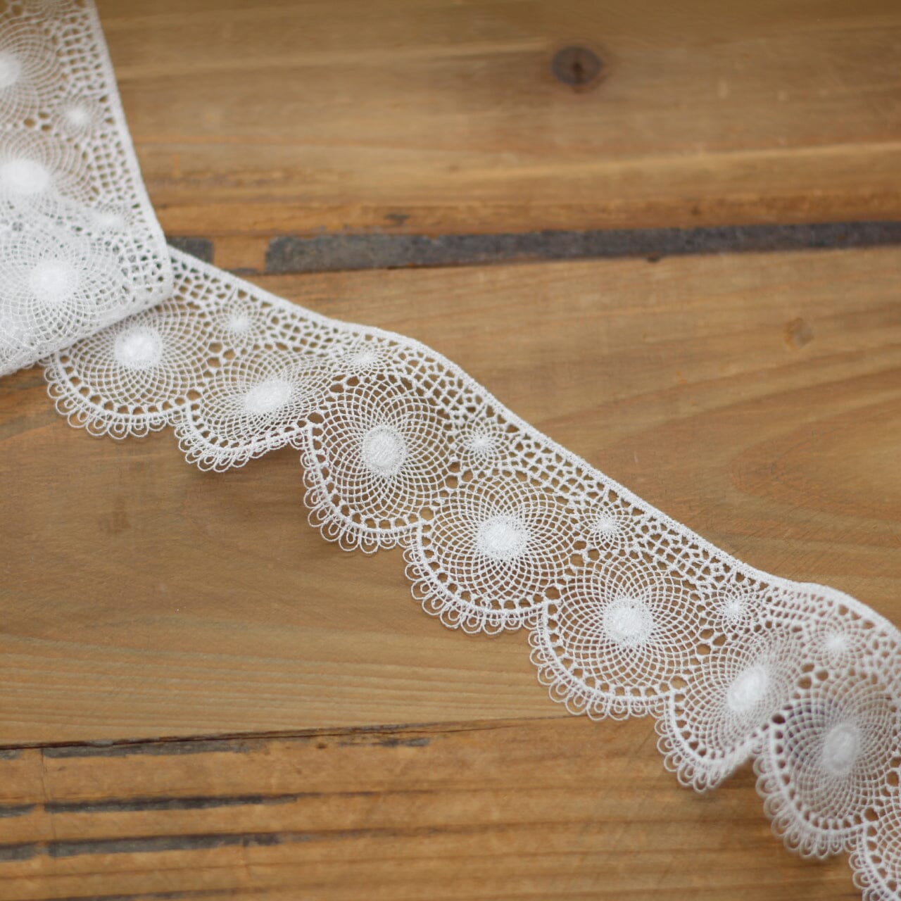 Guipure Dentelle - Blanc - 40mm (Vendu x10cm) Mercerie L'atelier de Gaspard et Léonie | Gaspard et Léonie Tissus en ligne et Mercerie à Toulouse