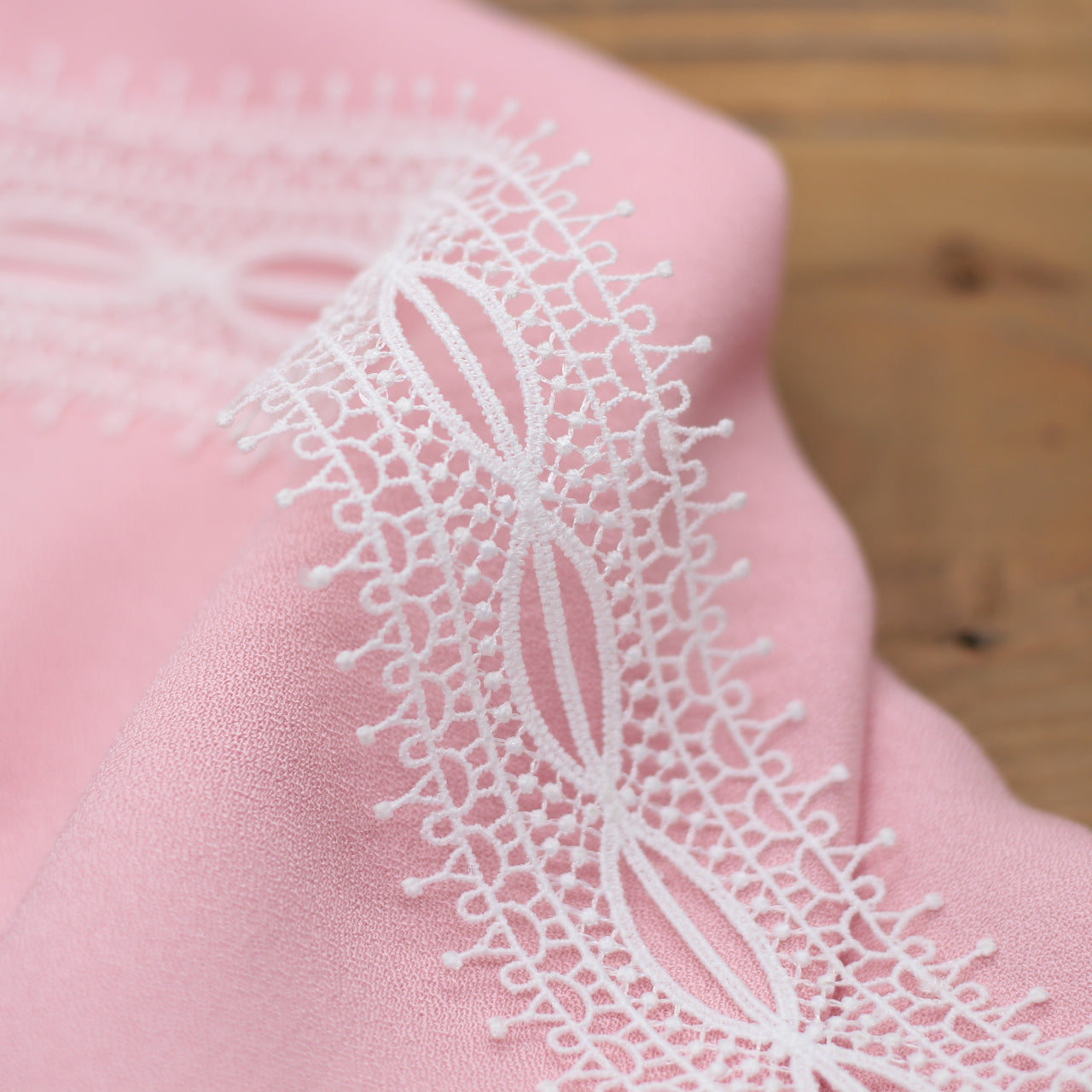 Guipure Dentelle / Entre deux - Blanc - 45mm (Vendu x10cm) Mercerie L'atelier de Gaspard et Léonie | Gaspard et Léonie Tissus en ligne et Mercerie à Toulouse